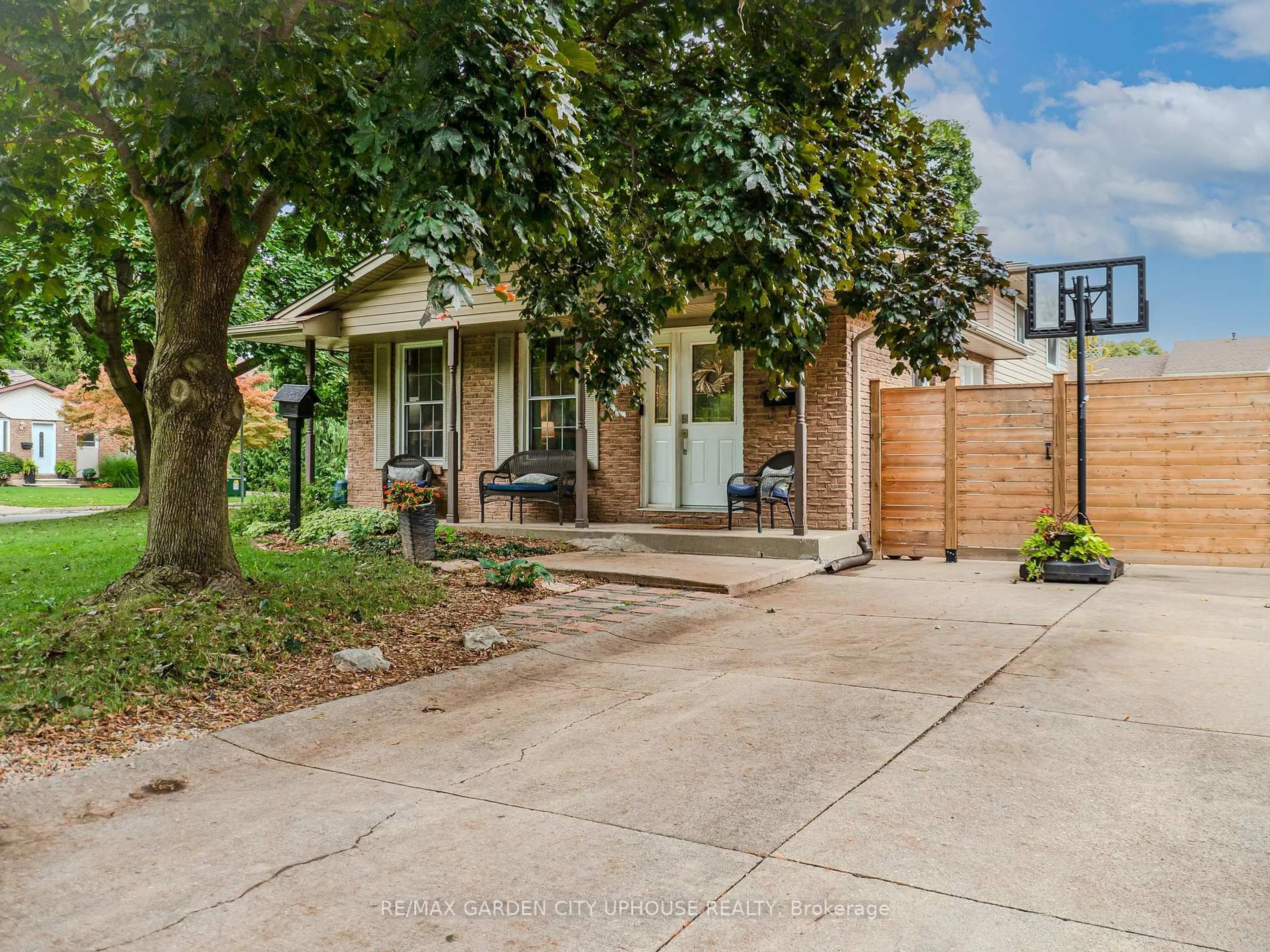 Unknown for 24 Greenmeadow Crt, St. Catharines Ontario L2N 6Y8