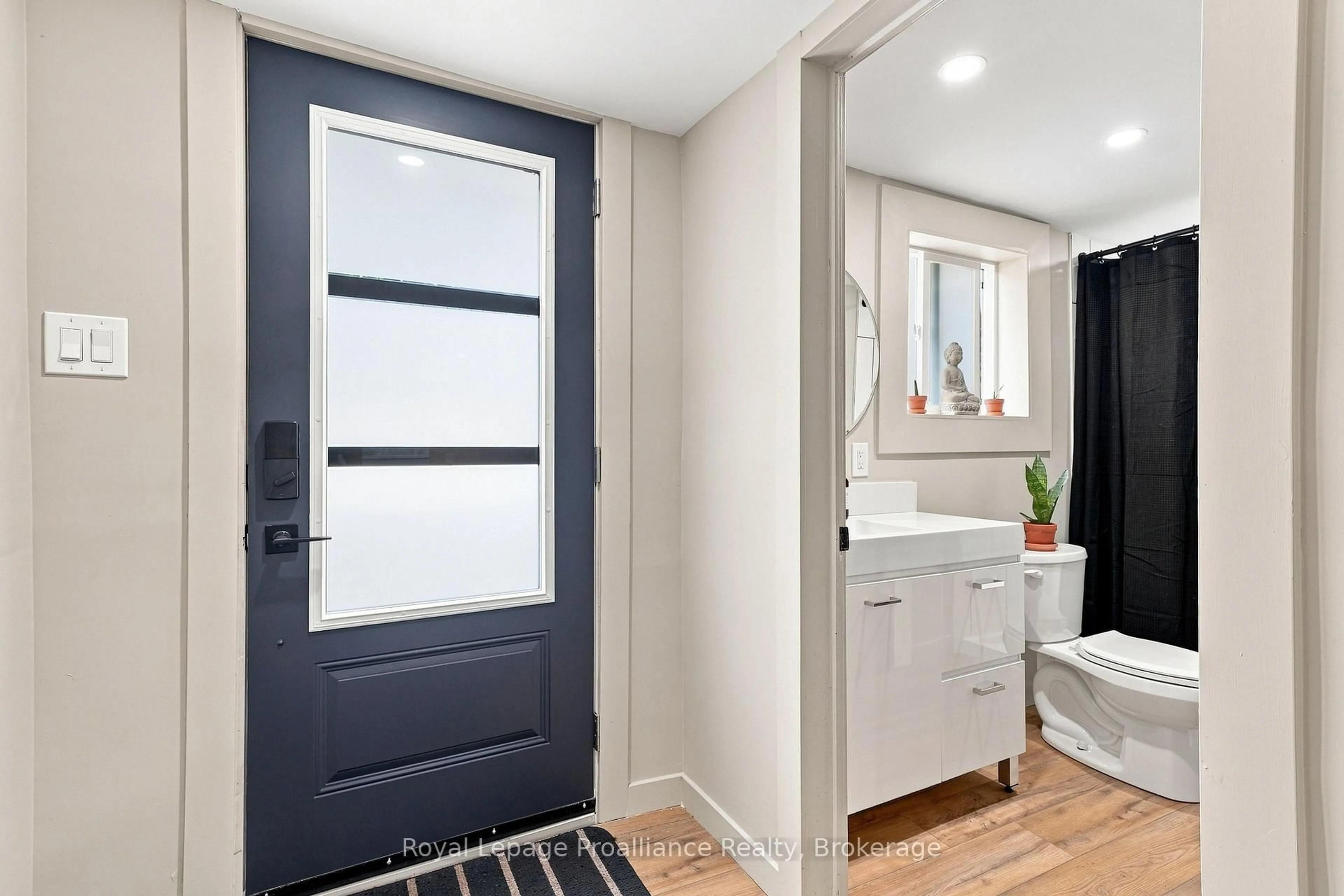 Indoor entryway for 161 University Ave, Belleville Ontario K8N 4Y4