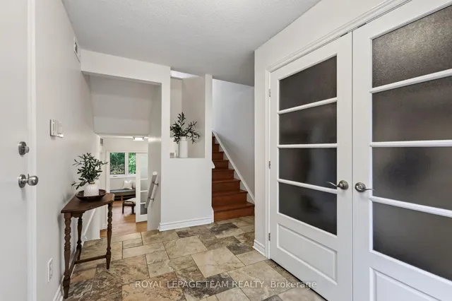 655 Richmond Rd #30, Ottawa 4