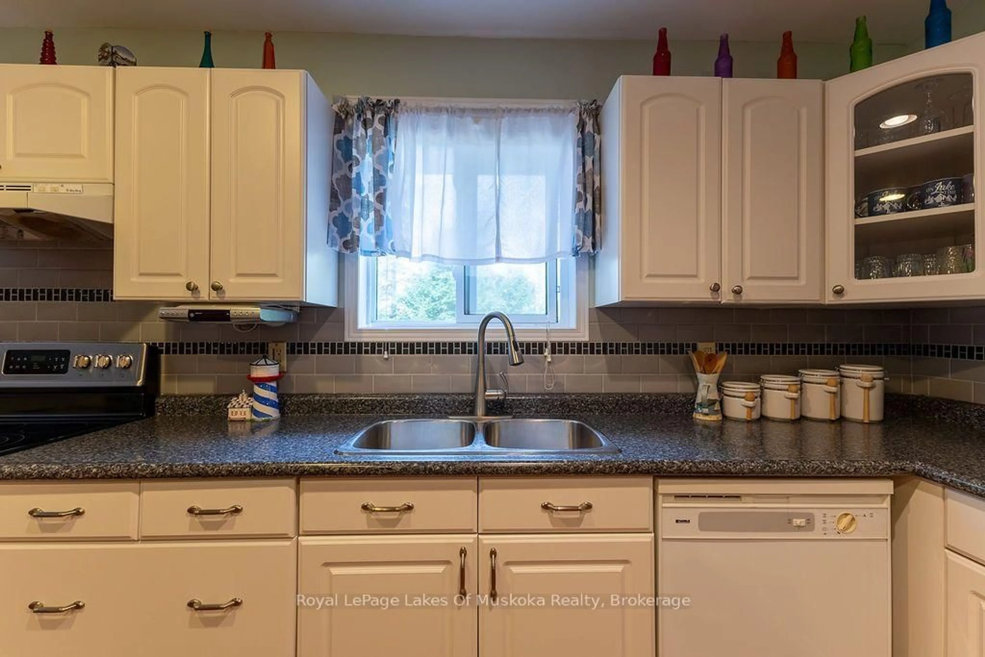 Standard kitchen, ceramic/tile floor for 215 Sandwood Dr, Ryerson Ontario P0A 1C0