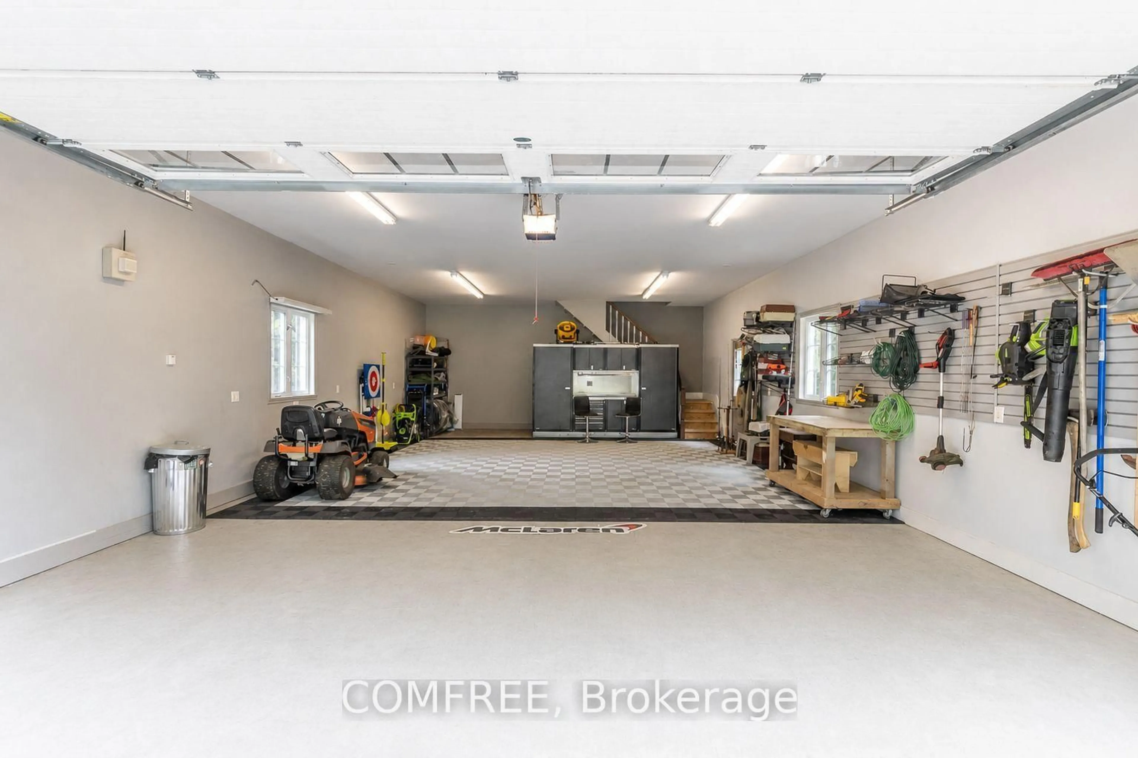 Indoor garage for 19 Maric Tr, North Grenville Ontario K0G 1J0
