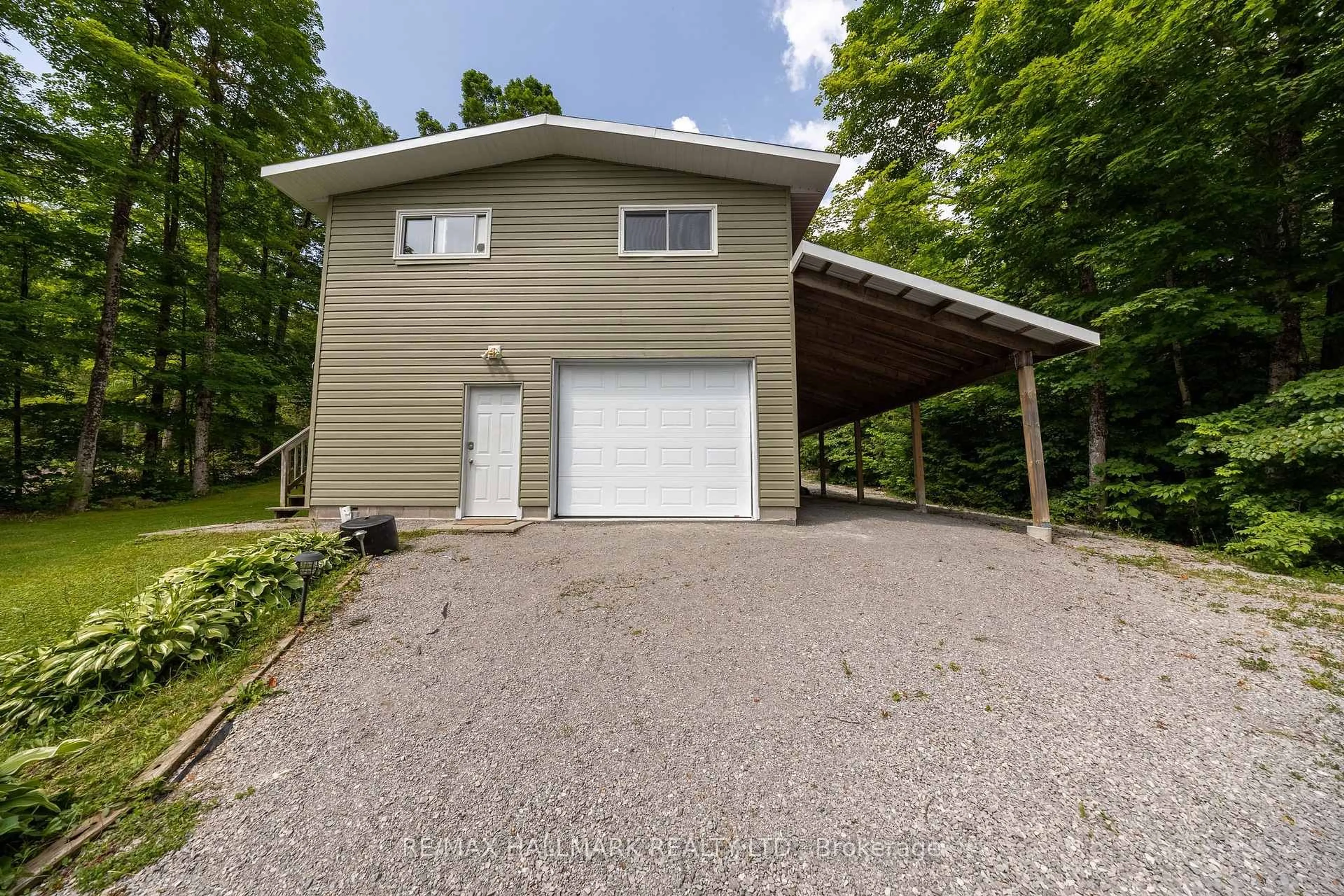 Indoor garage for 195 Weldon Dr, Kawartha Lakes Ontario K0M 1K0