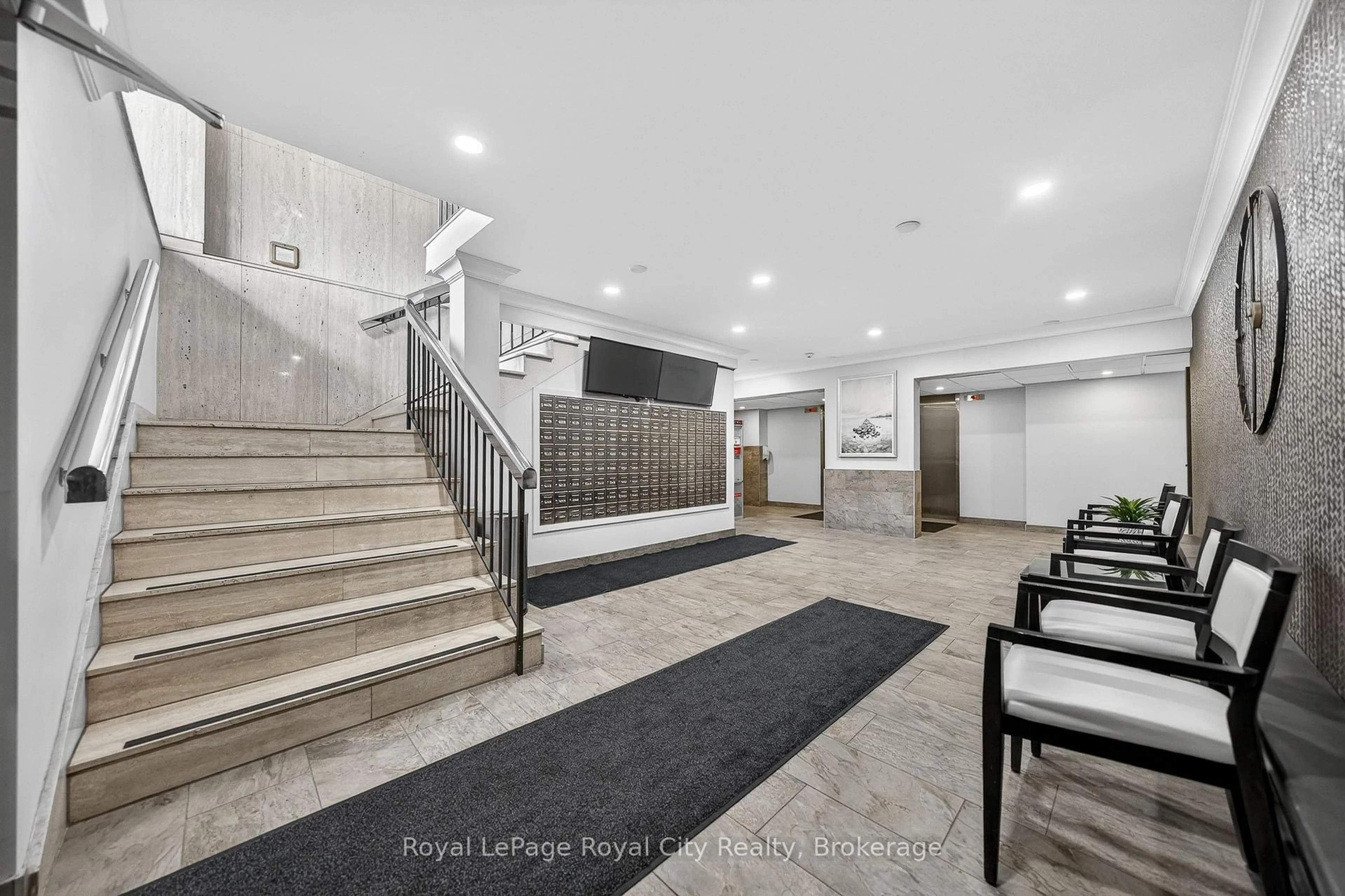 Indoor foyer for 19 Woodlawn Rd #206, Guelph Ontario N1H 7B1