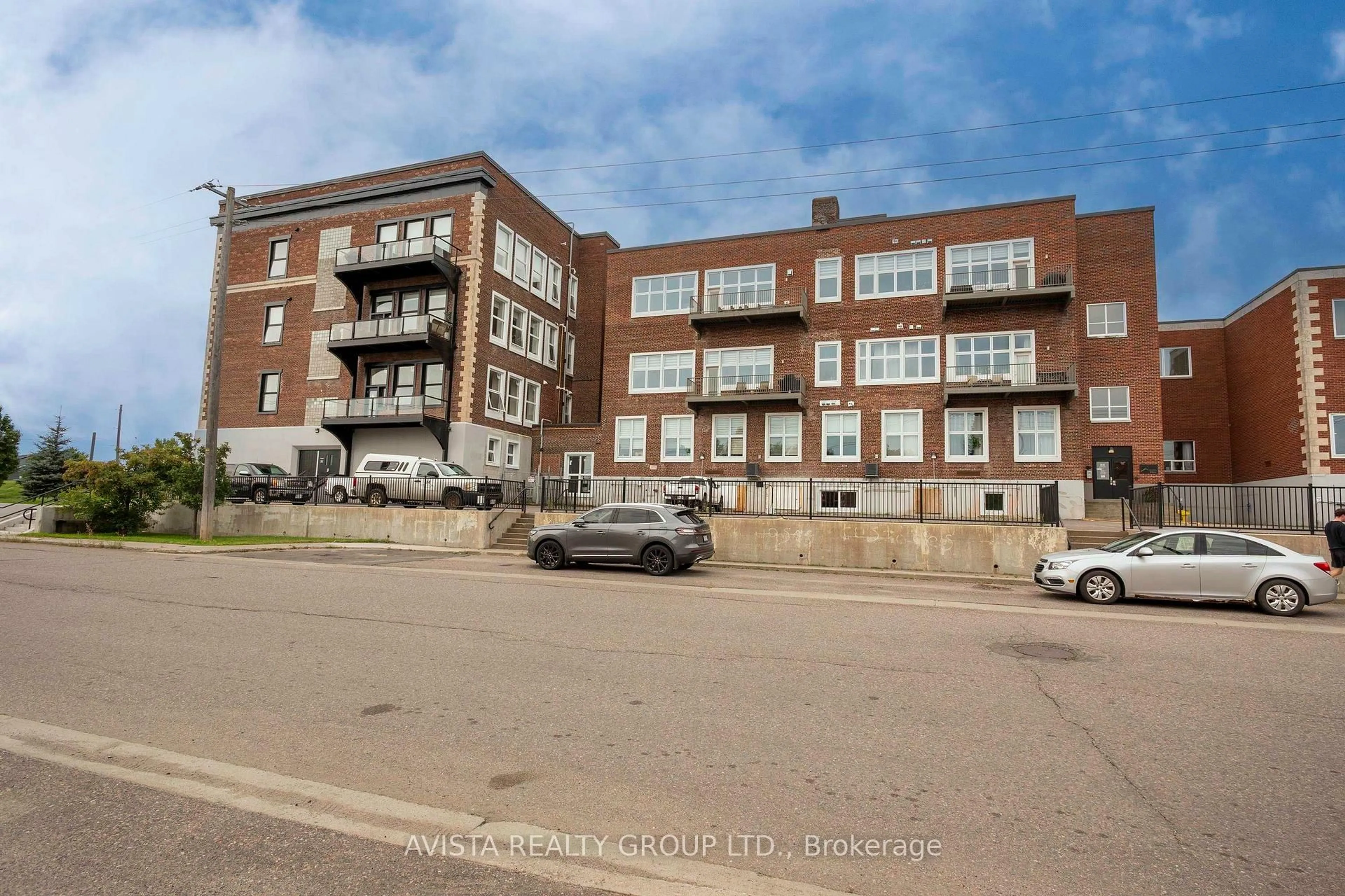 A pic from outside/outdoor area/front of a property/back of a property/a pic from drone, building for 96 High St North Suite 2413, Thunder Bay Ontario P7A 5R3