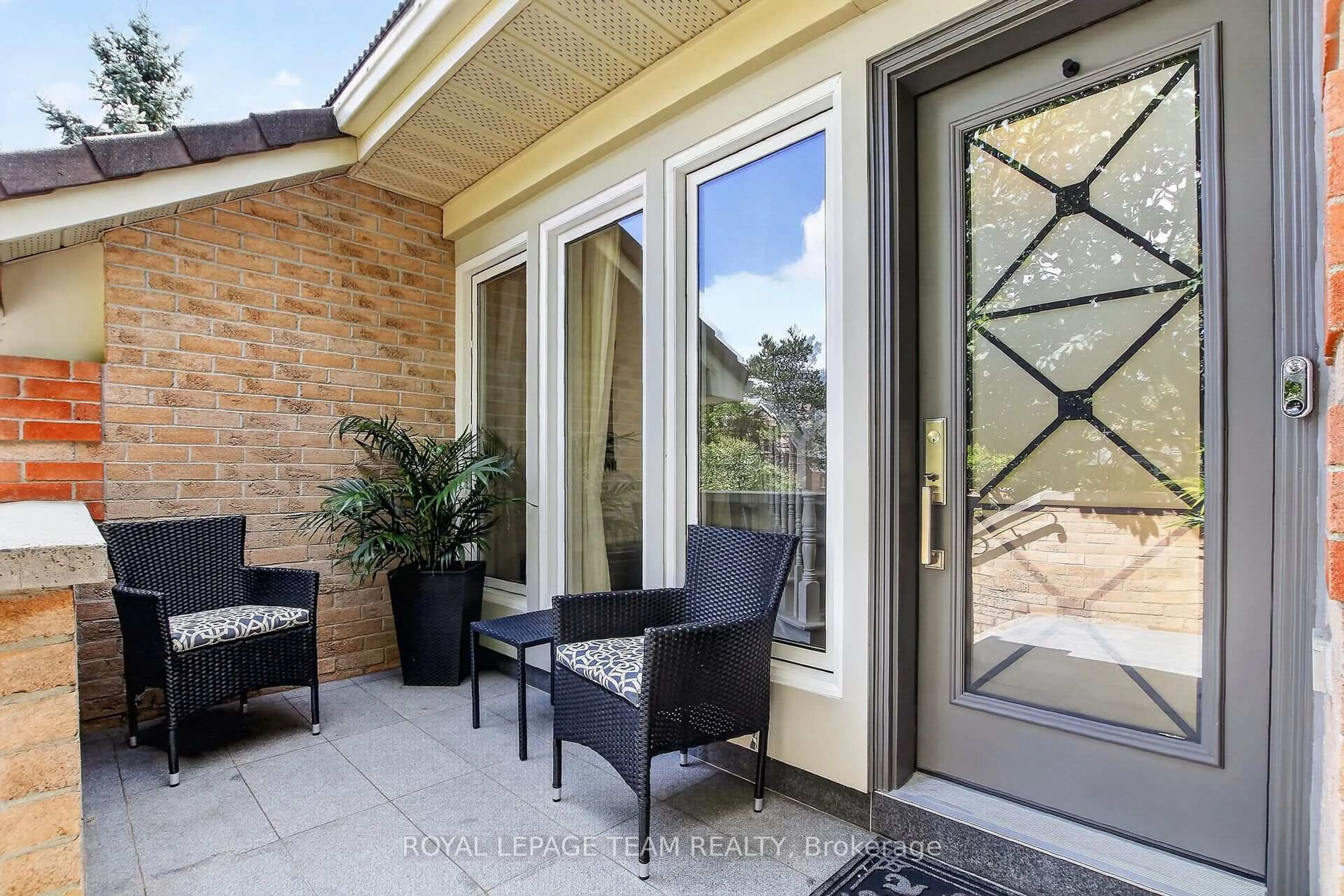 Patio, street for 15 Kintail Crt, Stittsville Ontario K2S 1G8