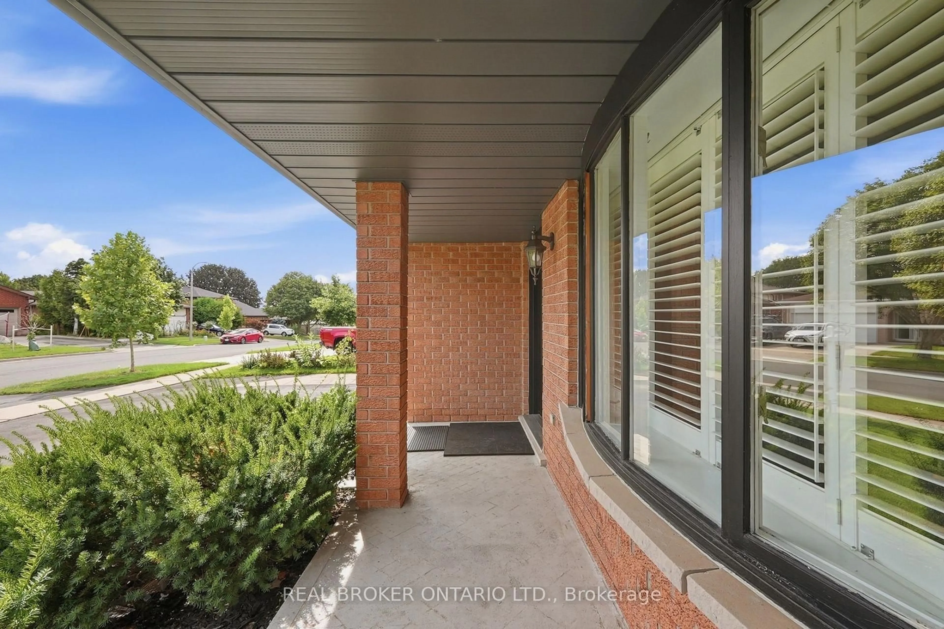 Home with brick exterior material, street for 60 Ebydale Dr, Kitchener Ontario N2A 3N8