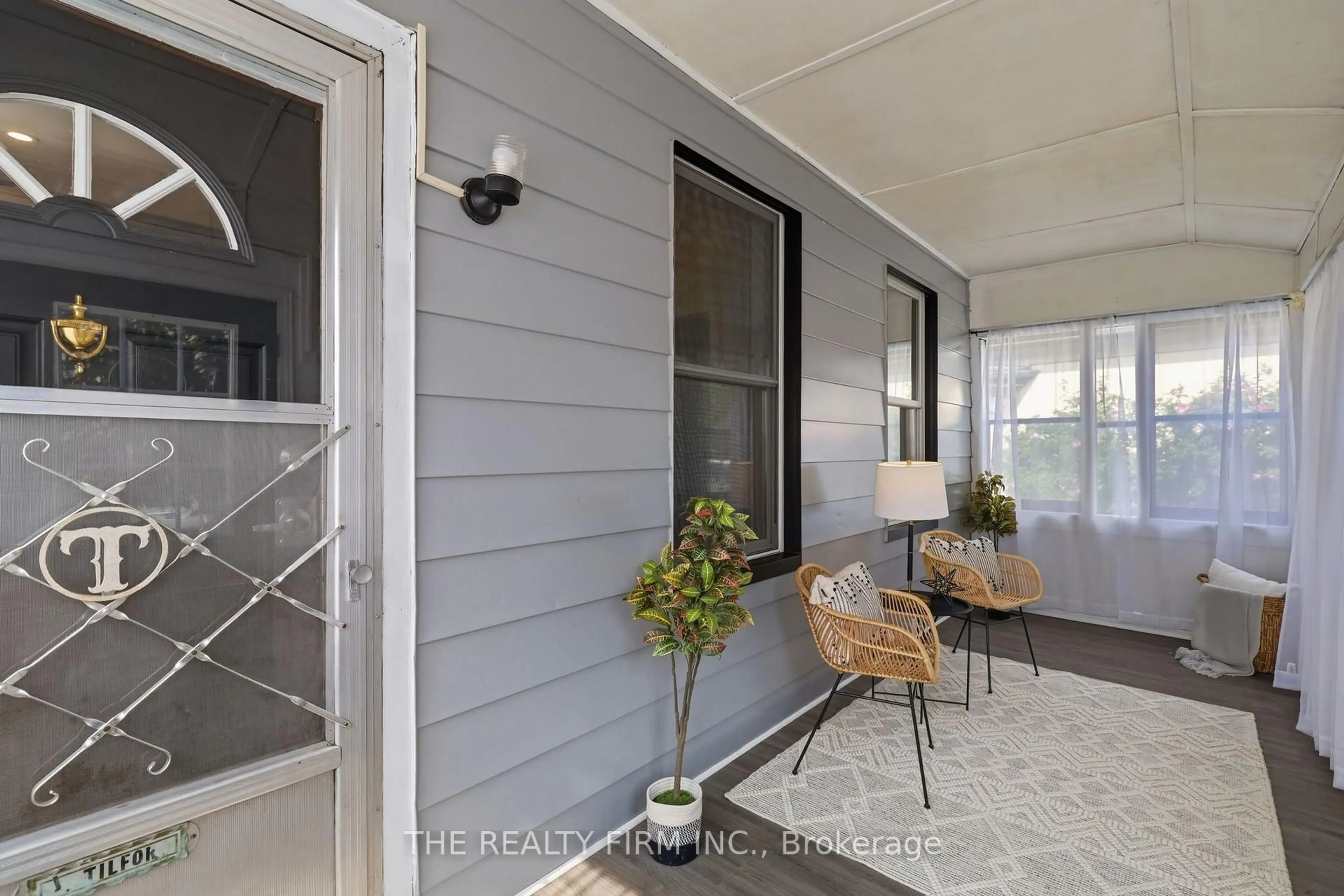 Indoor entryway for 946 Lorne Ave, London East Ontario N5W 3L1