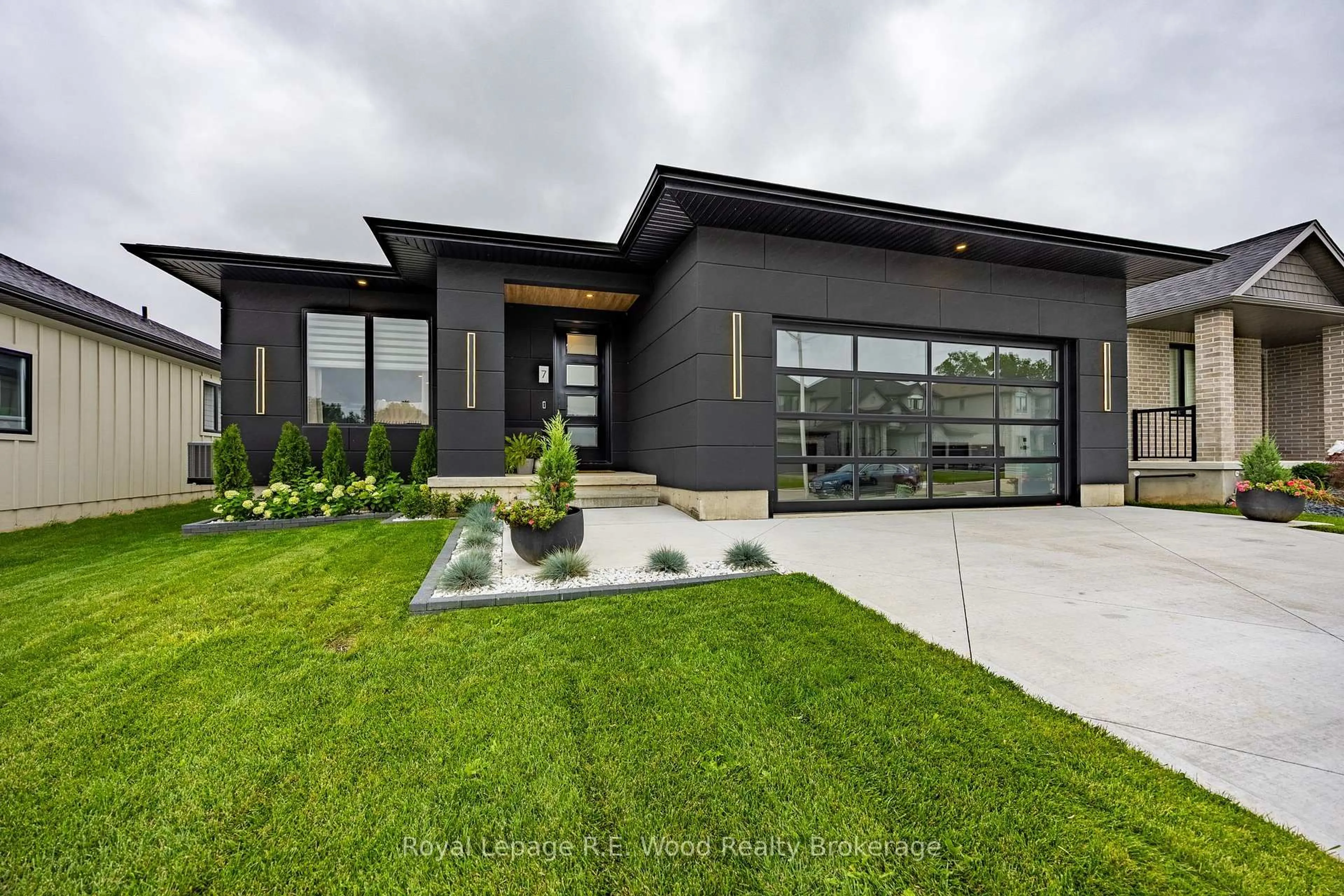 Home with brick exterior material, street for 7 Sycamore Dr, Tillsonburg Ontario N4G 5S3