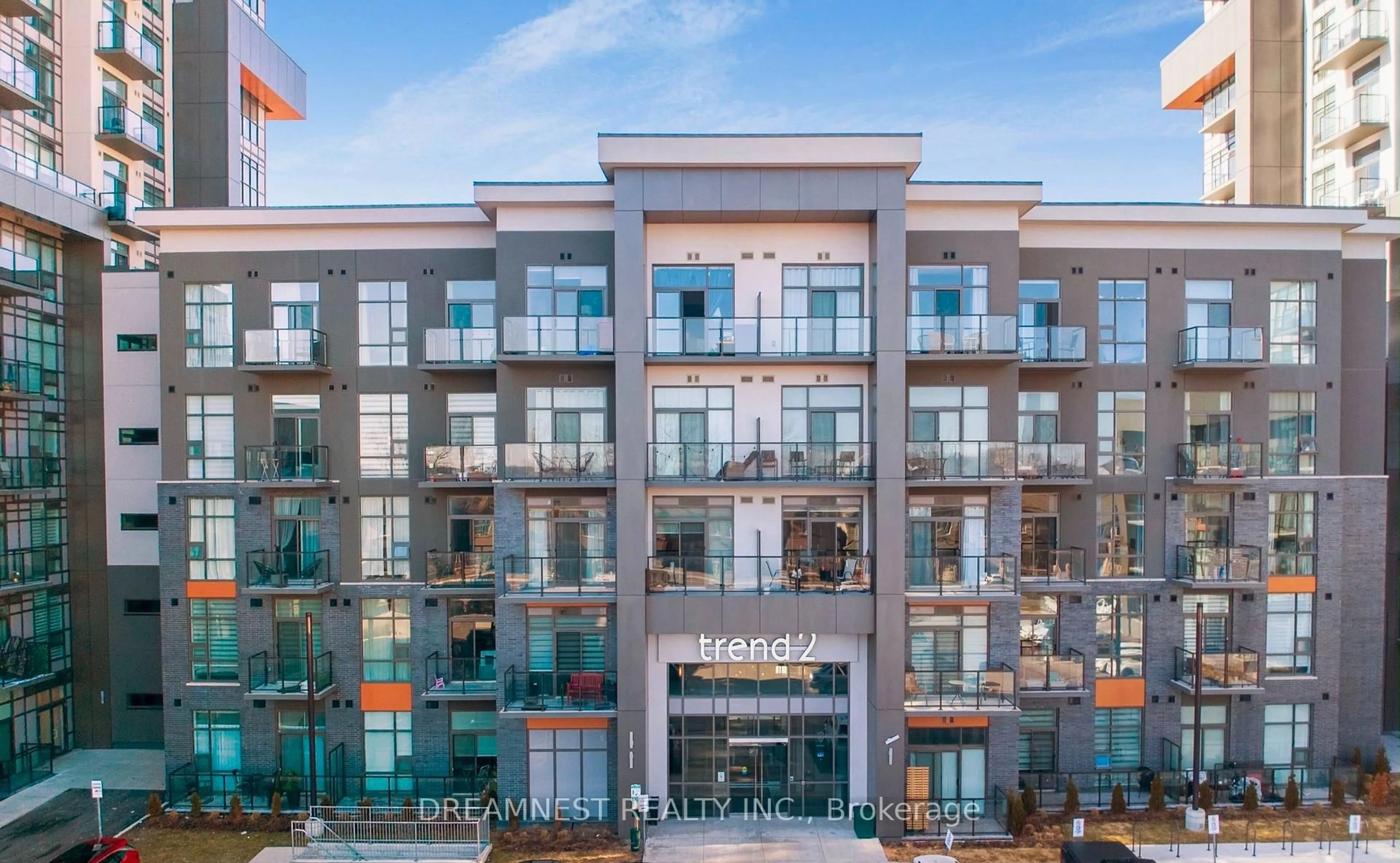 Patio, building for 460 Dundas St #206, Hamilton Ontario L8B 2A5