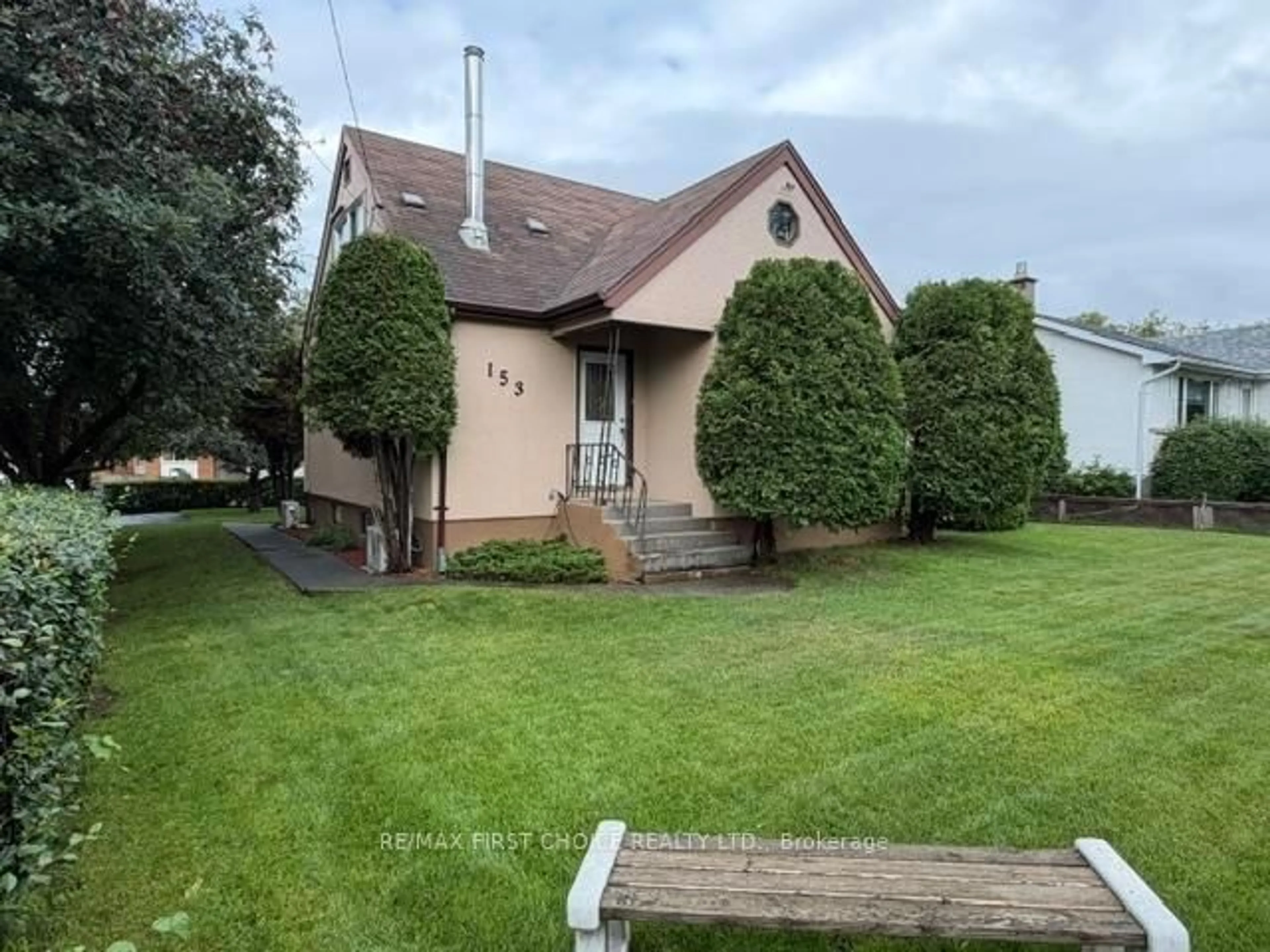 A pic from outside/outdoor area/front of a property/back of a property/a pic from drone, street for 153 Windsor St, Thunder Bay Ontario P7B 1V2