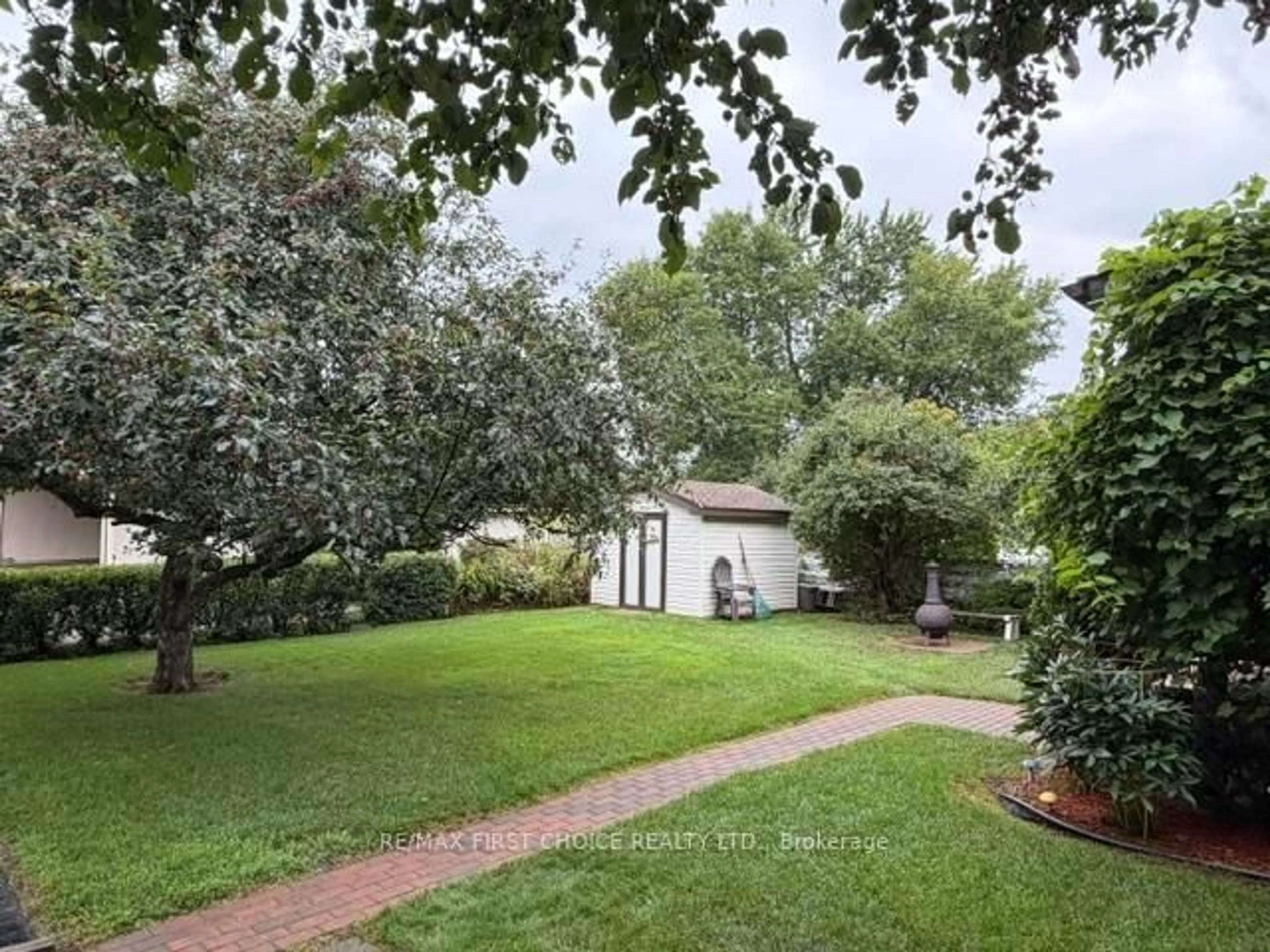 A pic from outside/outdoor area/front of a property/back of a property/a pic from drone, street for 153 Windsor St, Thunder Bay Ontario P7B 1V2