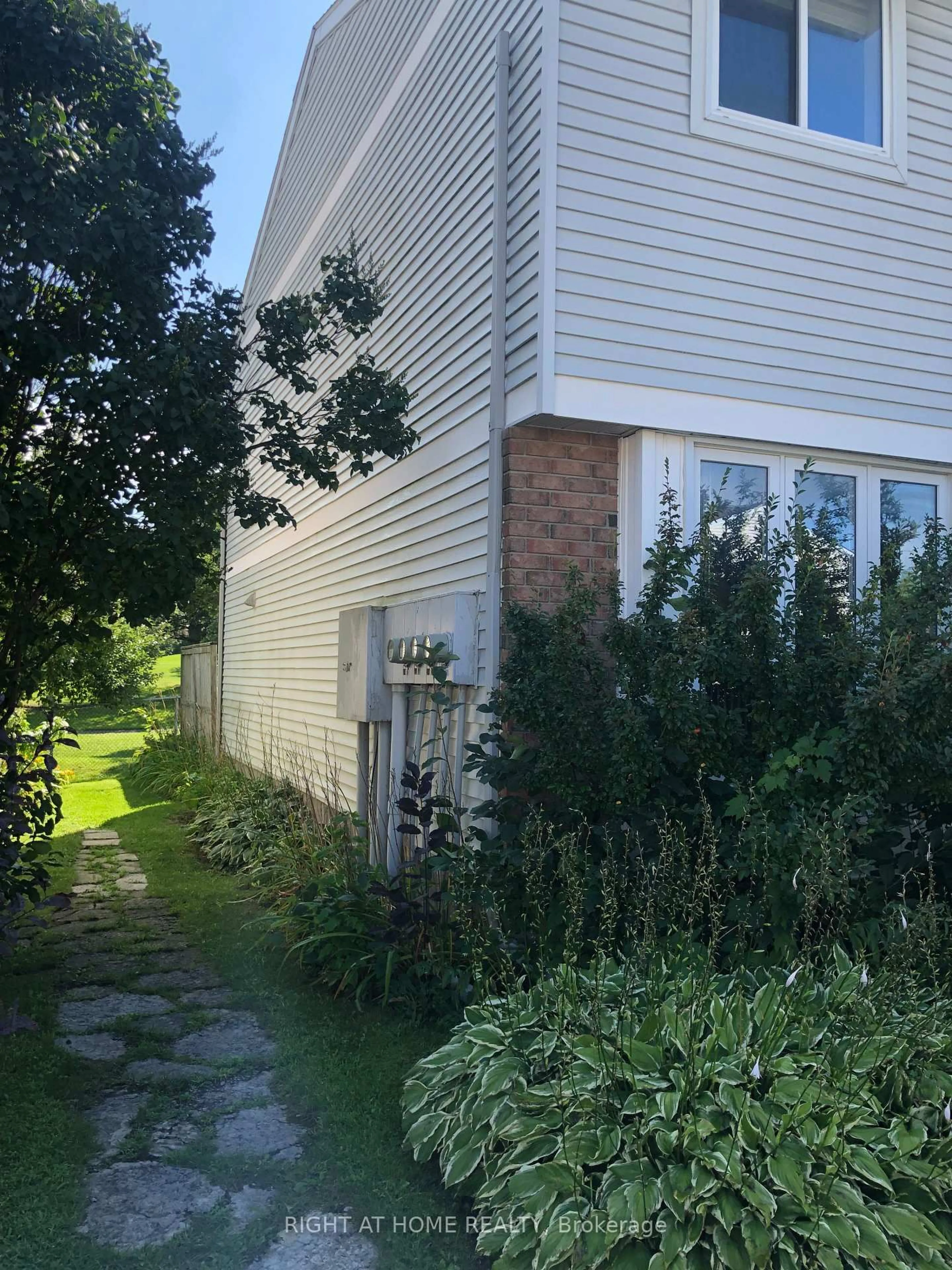 A pic from outside/outdoor area/front of a property/back of a property/a pic from drone, street for 1781 Winter Rose Lane, Orleans Ontario K1C 7A6