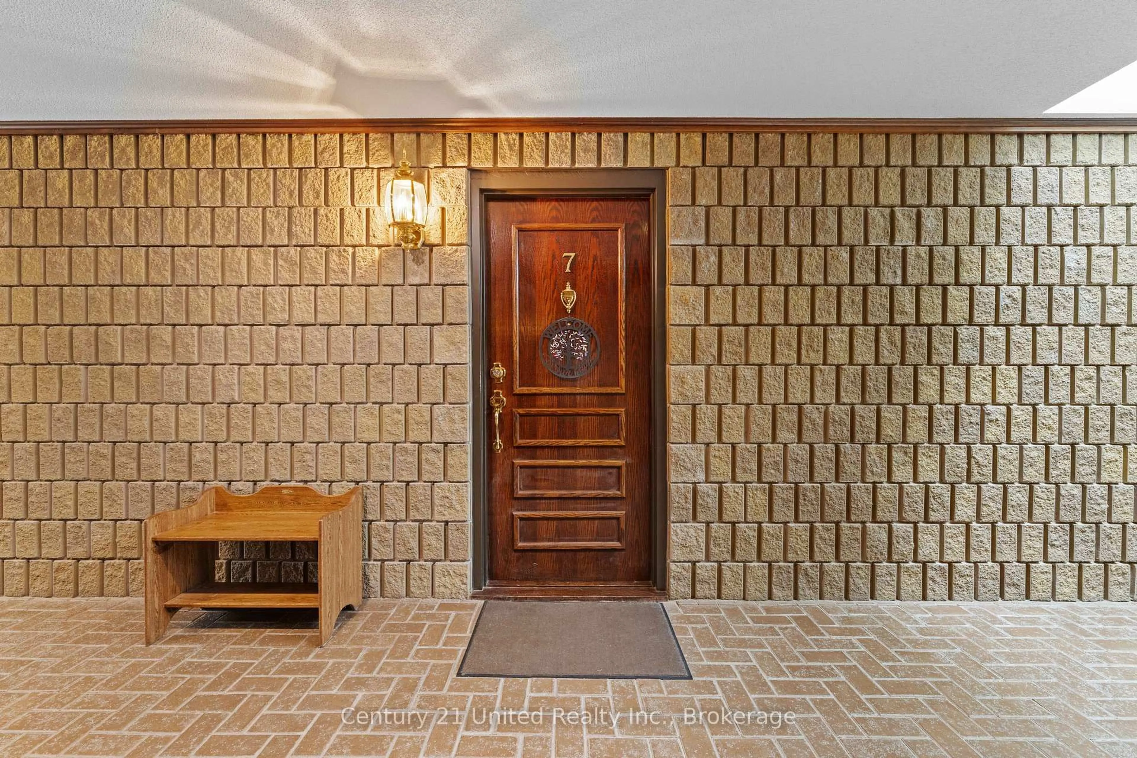 Indoor foyer for 680 Whitaker St #7, Peterborough Ontario K9H 7J9