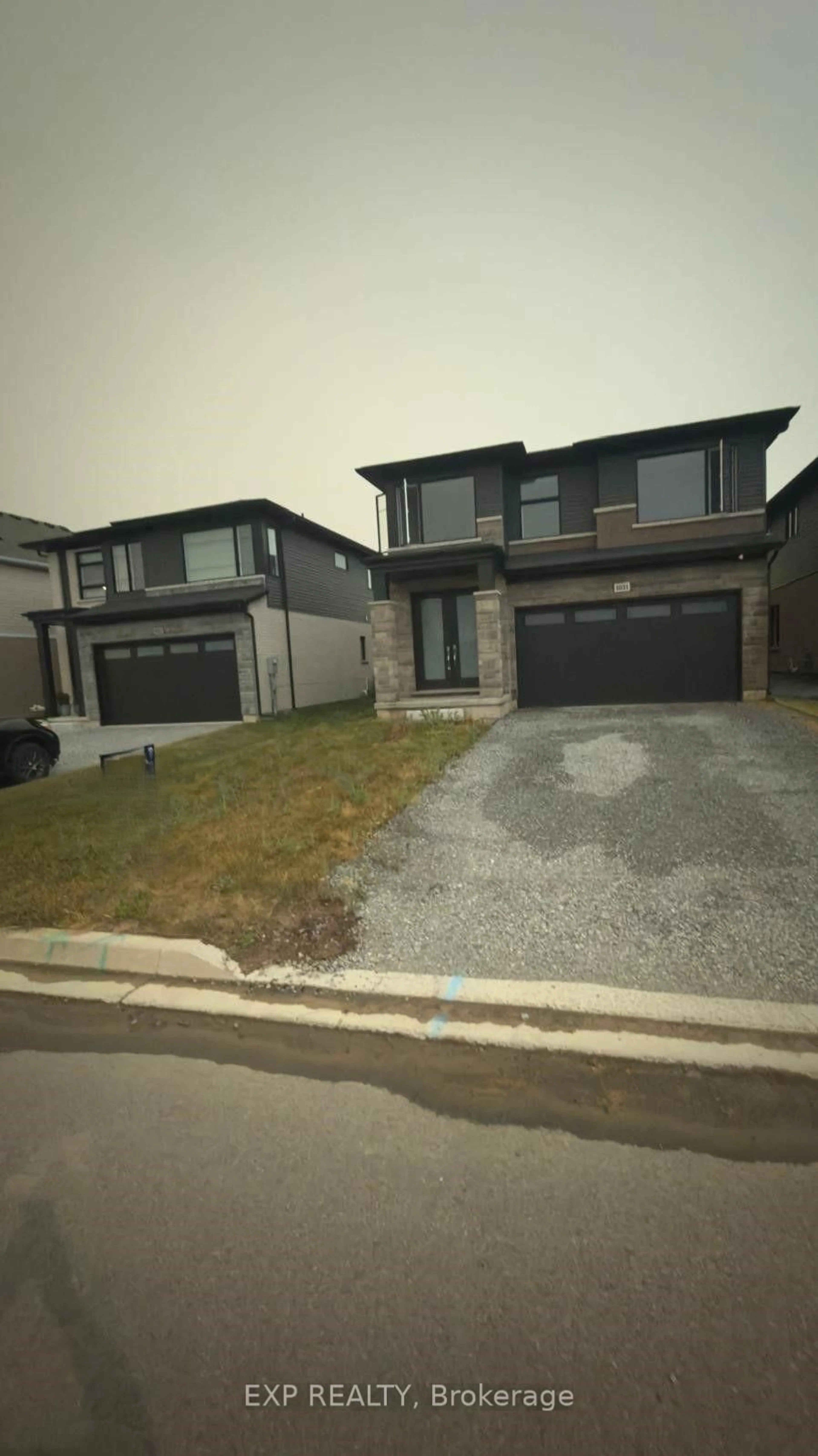 A pic from outside/outdoor area/front of a property/back of a property/a pic from drone, street for 1031 Alliston Ave, Fort Erie Ontario L2A 0H3