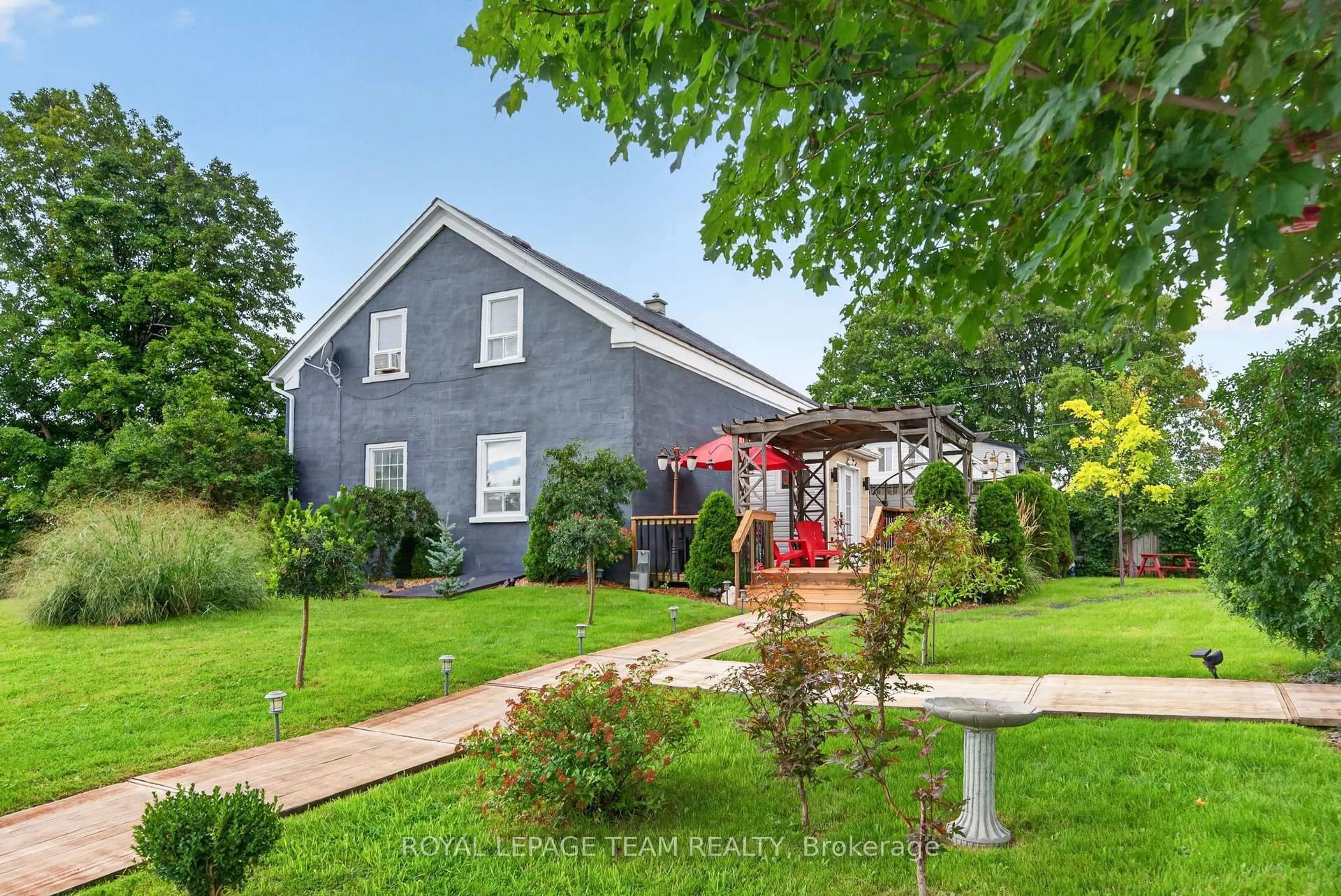 A pic from outside/outdoor area/front of a property/back of a property/a pic from drone, street for 1629 River Rd, Ottawa Ontario K4M 1B4