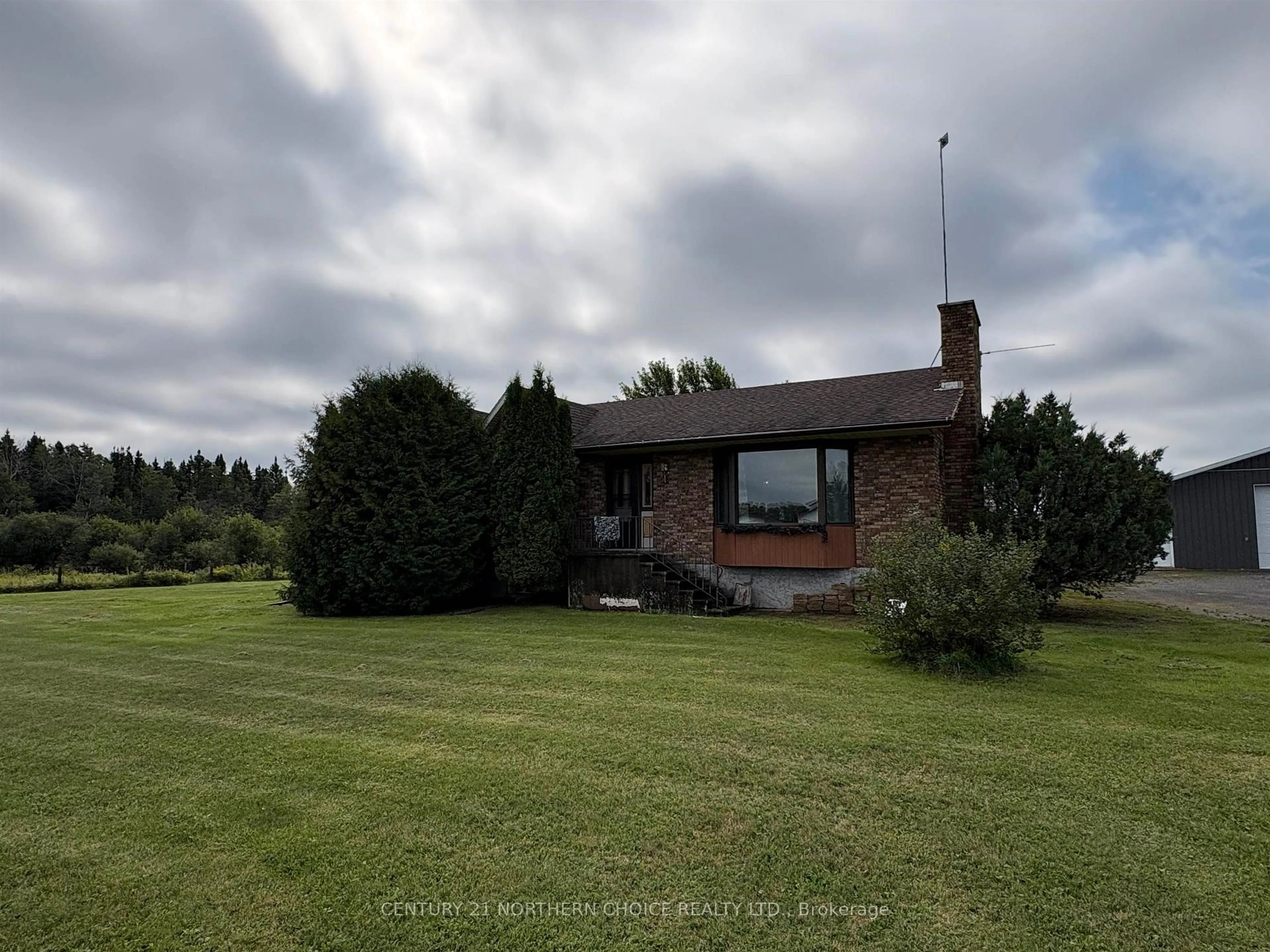 A pic from outside/outdoor area/front of a property/back of a property/a pic from drone, water/lake/river/ocean view for 859 BURRISS Rd, La Vallee Ontario P0W 1C0