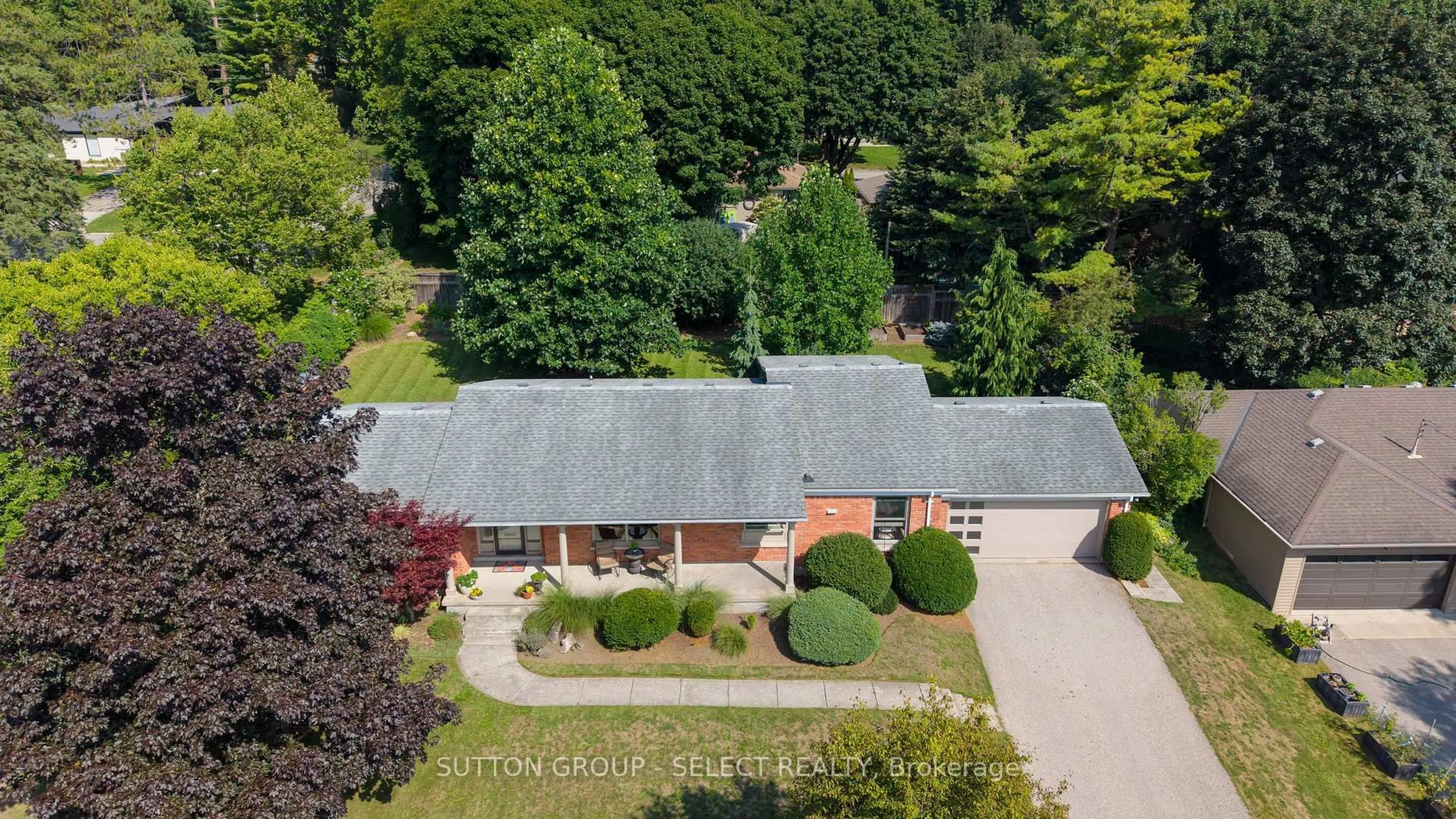A pic from outside/outdoor area/front of a property/back of a property/a pic from drone, street for 847 Clearview Ave, London North Ontario N6H 2N1