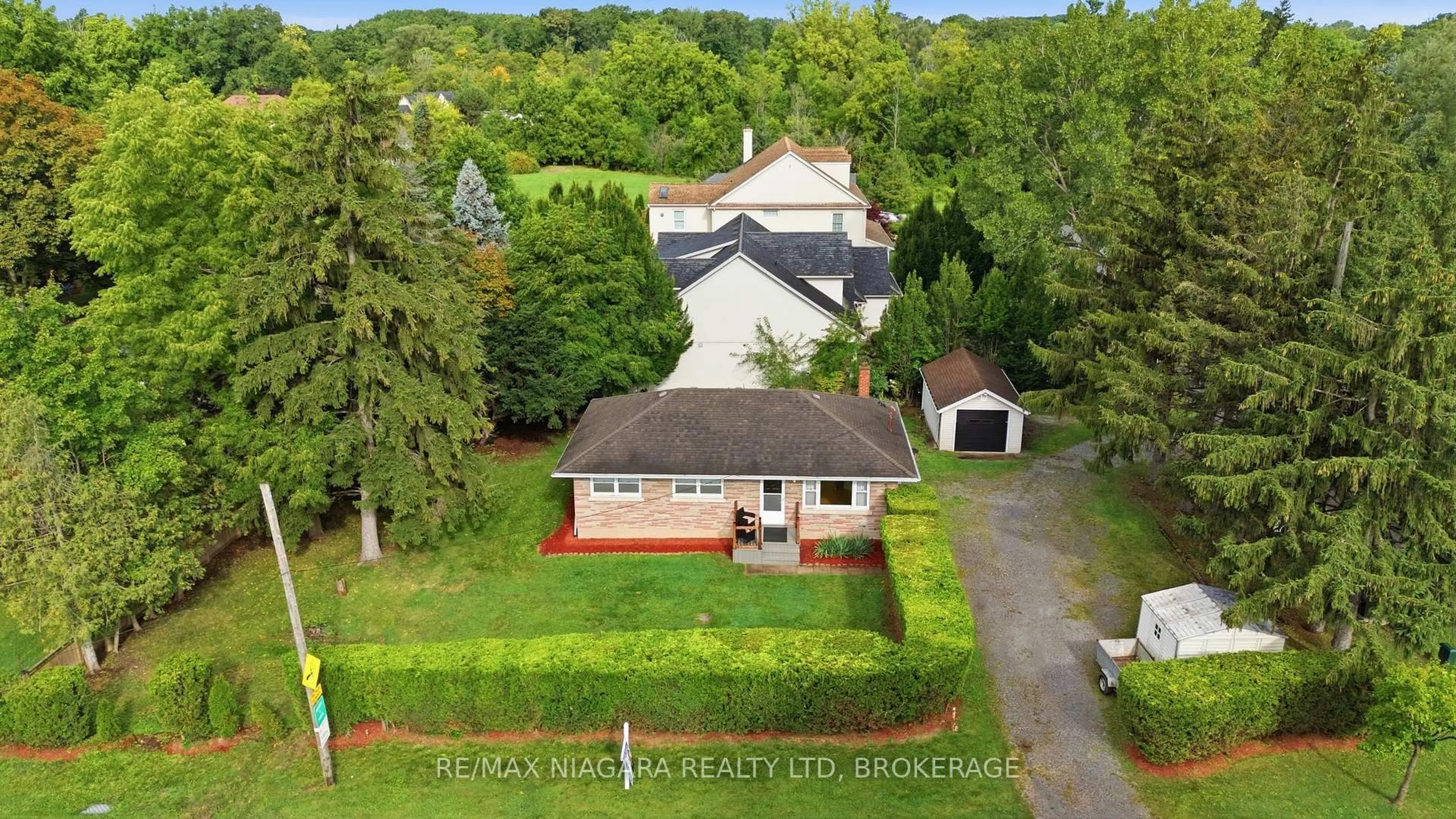 A pic from outside/outdoor area/front of a property/back of a property/a pic from drone, street for 557 Mississagua St, Niagara-on-the-Lake Ontario L0S 1J0