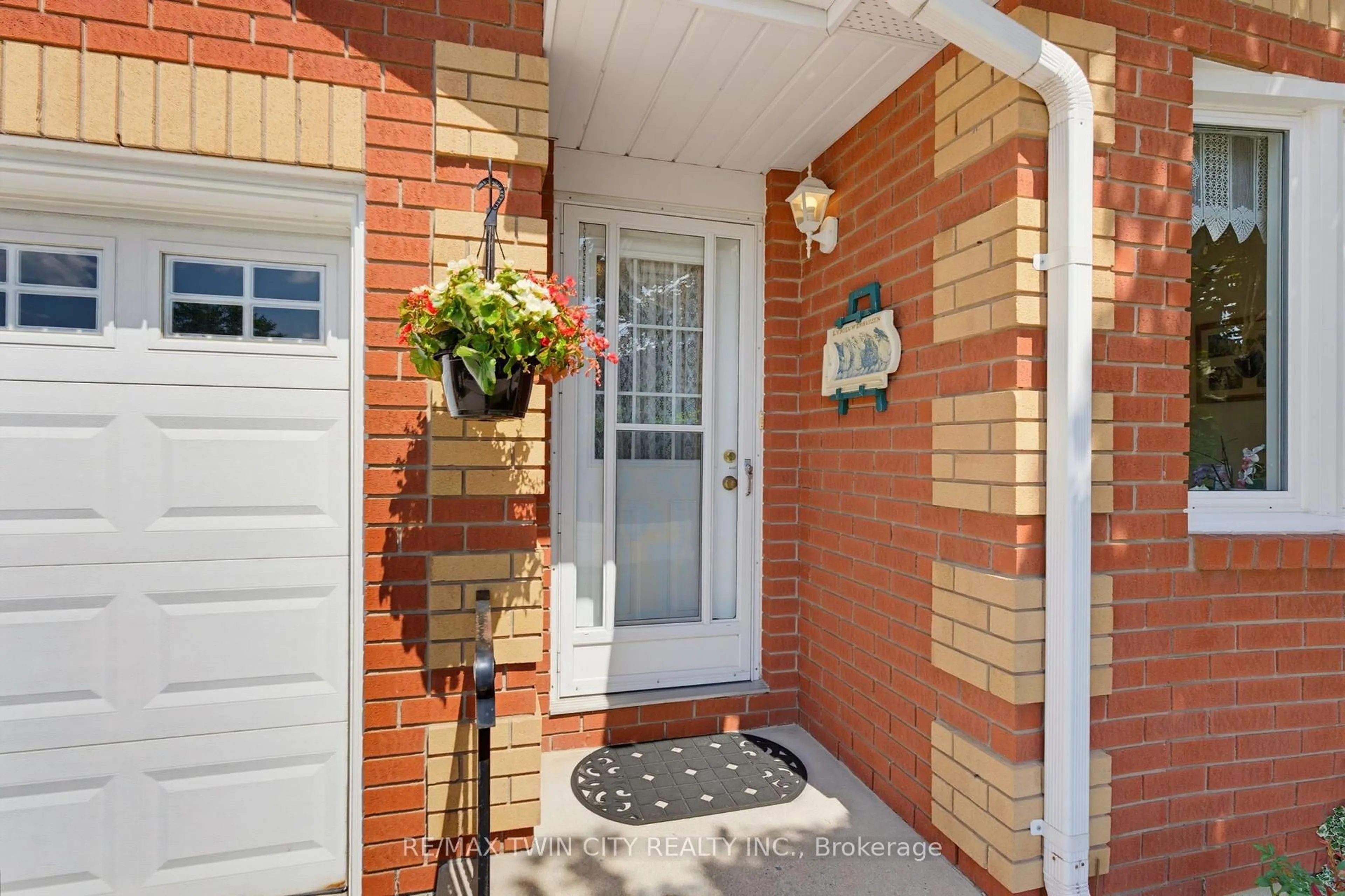 Indoor entryway for 1 Buchanan Cres #2, Brantford Ontario N3P 2B2
