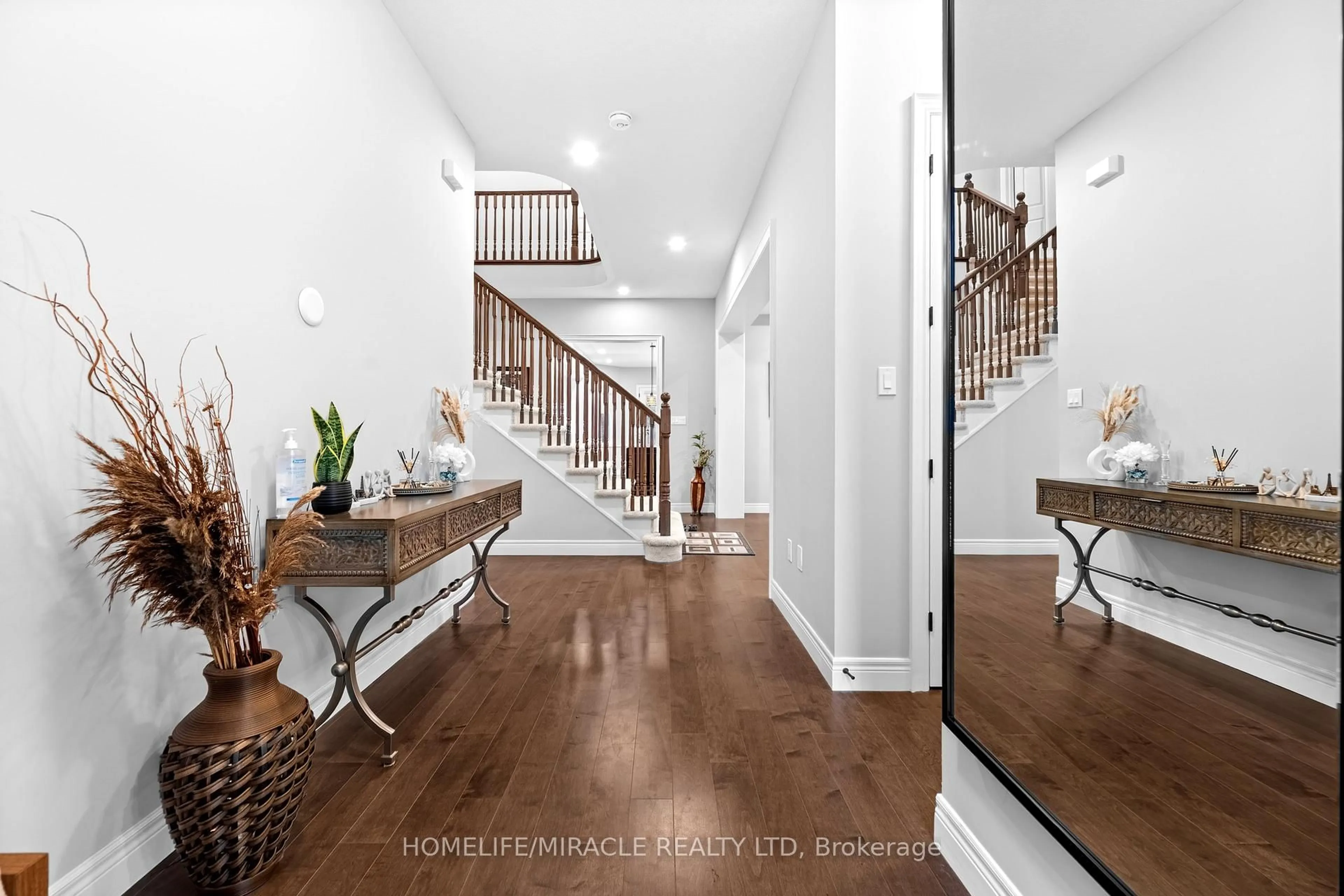 Indoor entryway for 147 AMBROUS Cres, Guelph Ontario N1G 0E4