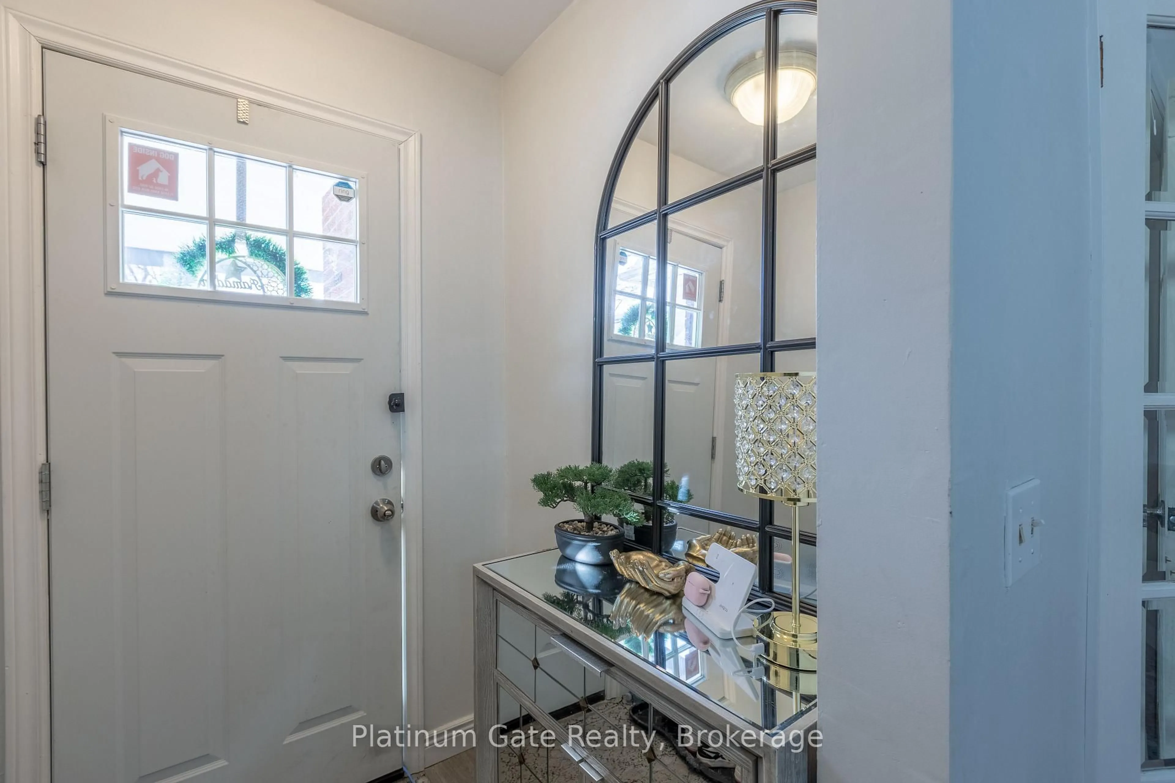 Indoor entryway for 1036-40 Gladstone Ave, Windsor Ontario N9A 2R8