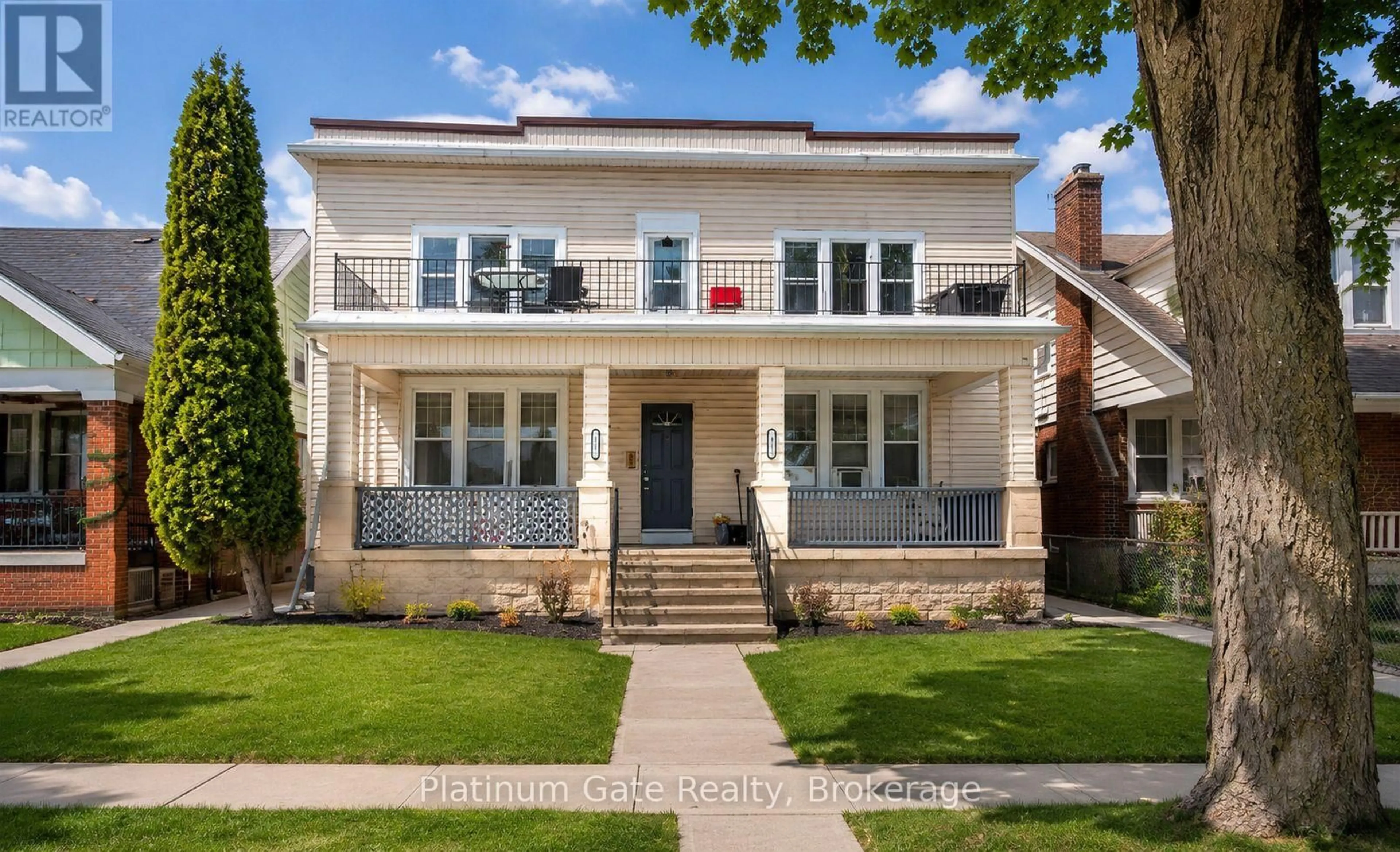 Home with brick exterior material, street for 1543-45 Church St, Windsor Ontario N8N 1V4