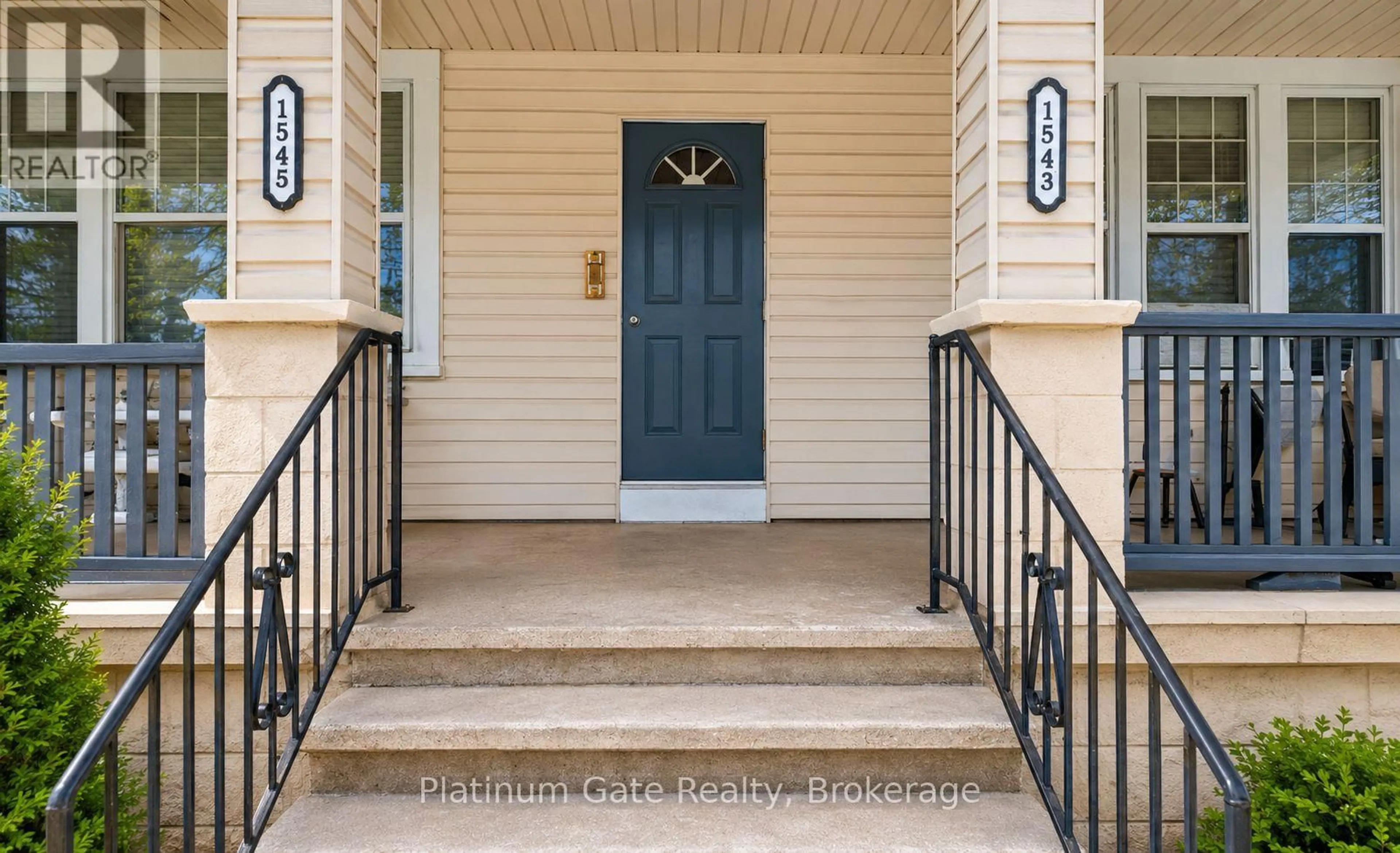 Indoor entryway for 1543-45 Church St, Windsor Ontario N8N 1V4