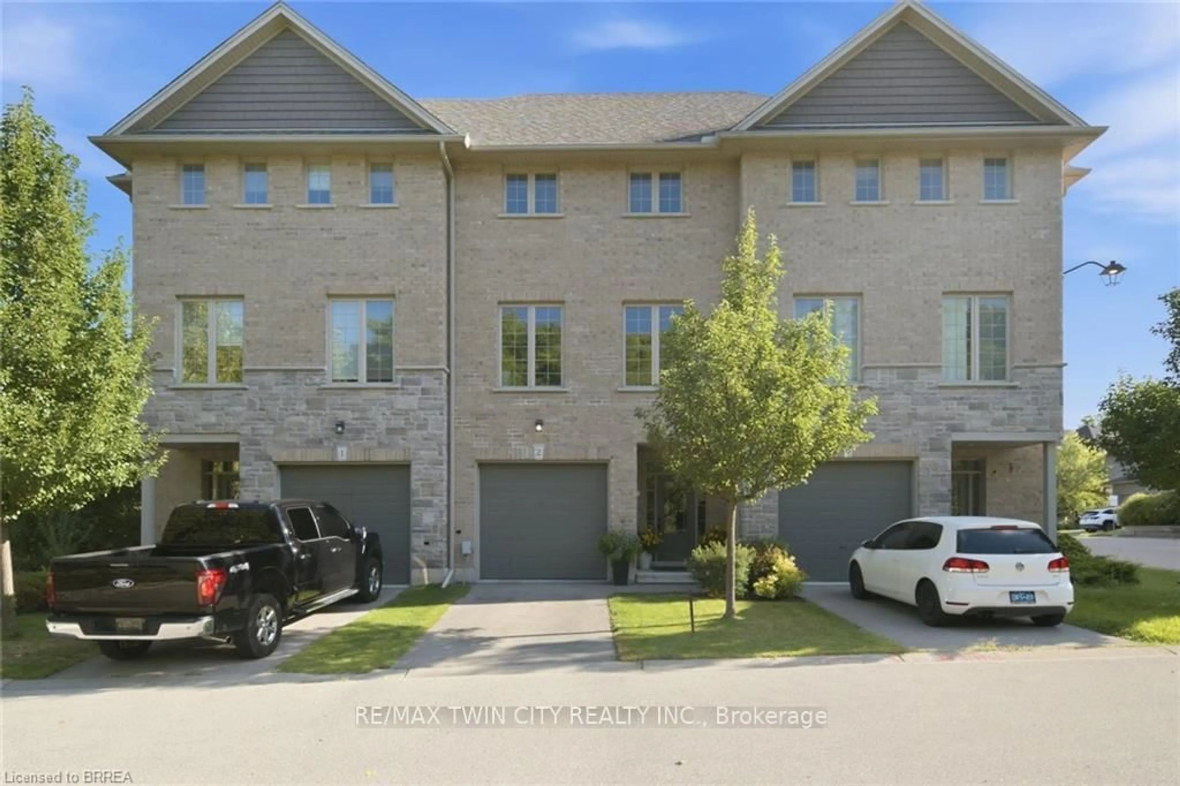 A pic from outside/outdoor area/front of a property/back of a property/a pic from drone, street for 30 Balmoral St #2, Brant Ontario N3L 0C8