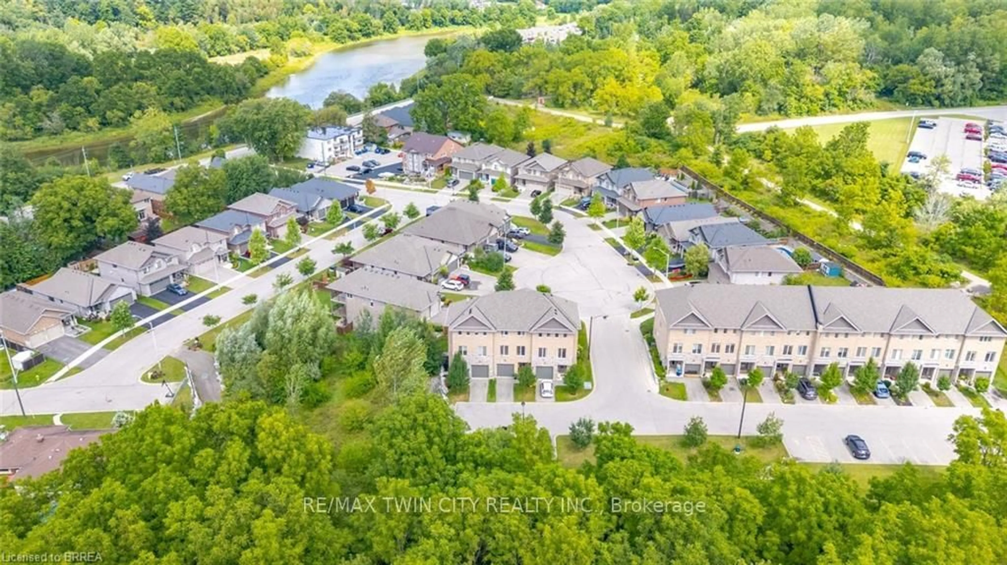 A pic from outside/outdoor area/front of a property/back of a property/a pic from drone, unknown for 30 Balmoral St #2, Brant Ontario N3L 0C8