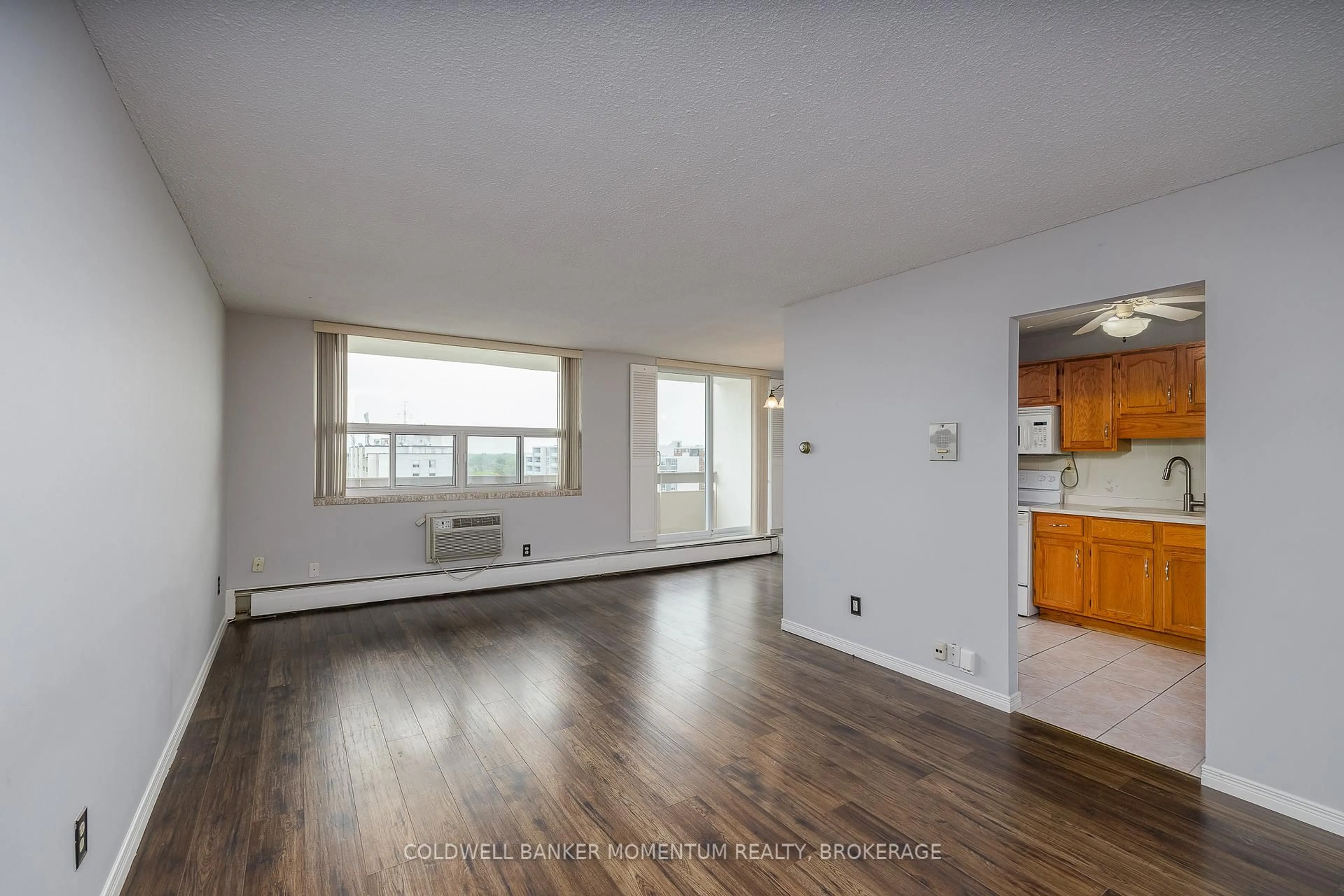 A pic of a room for 365 Geneva St #1002, St. Catharines Ontario L2N 5S7