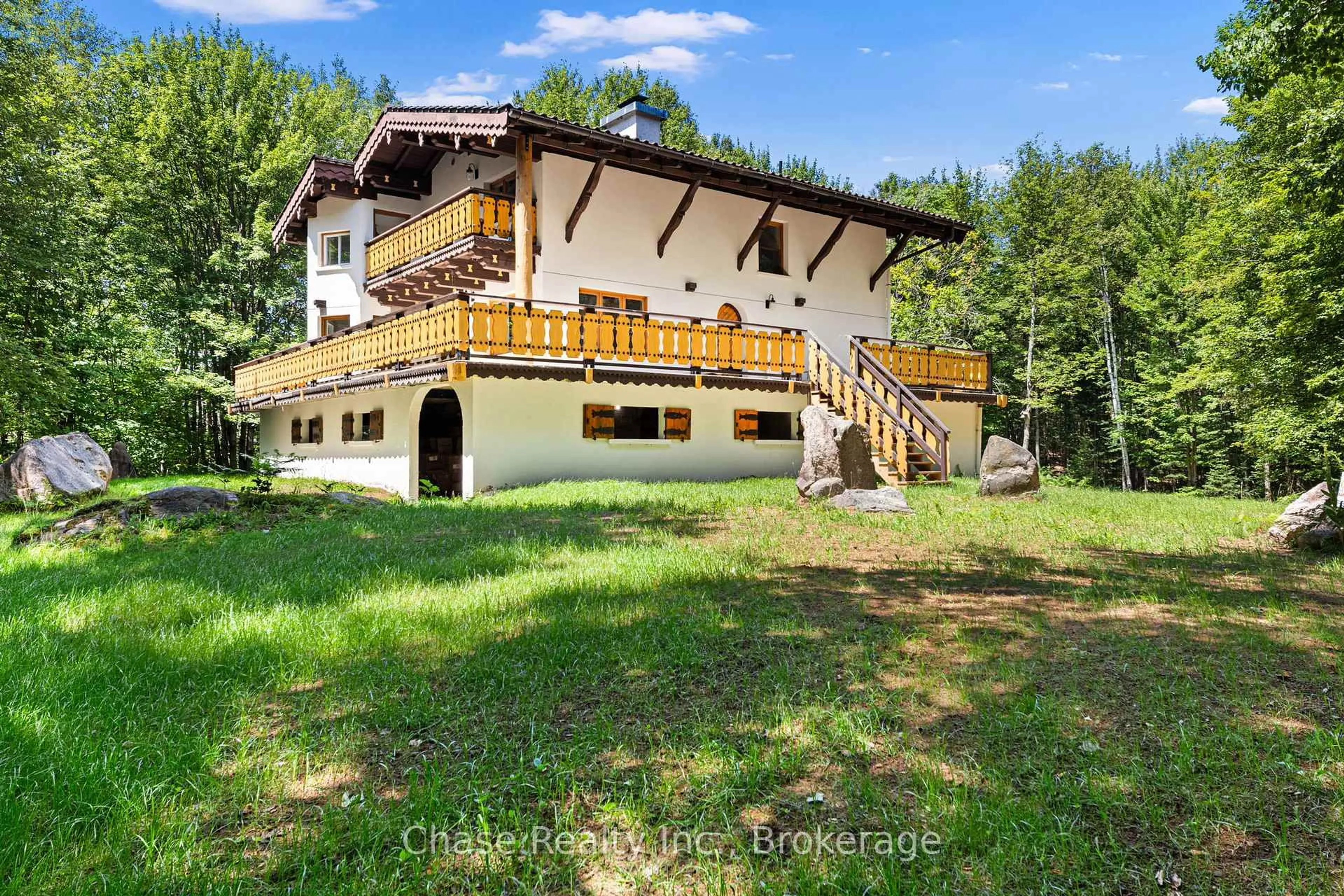 A pic from outside/outdoor area/front of a property/back of a property/a pic from drone, building for 878 DEER LAKE RD Rd, Huntsville Ontario P0B 1L0