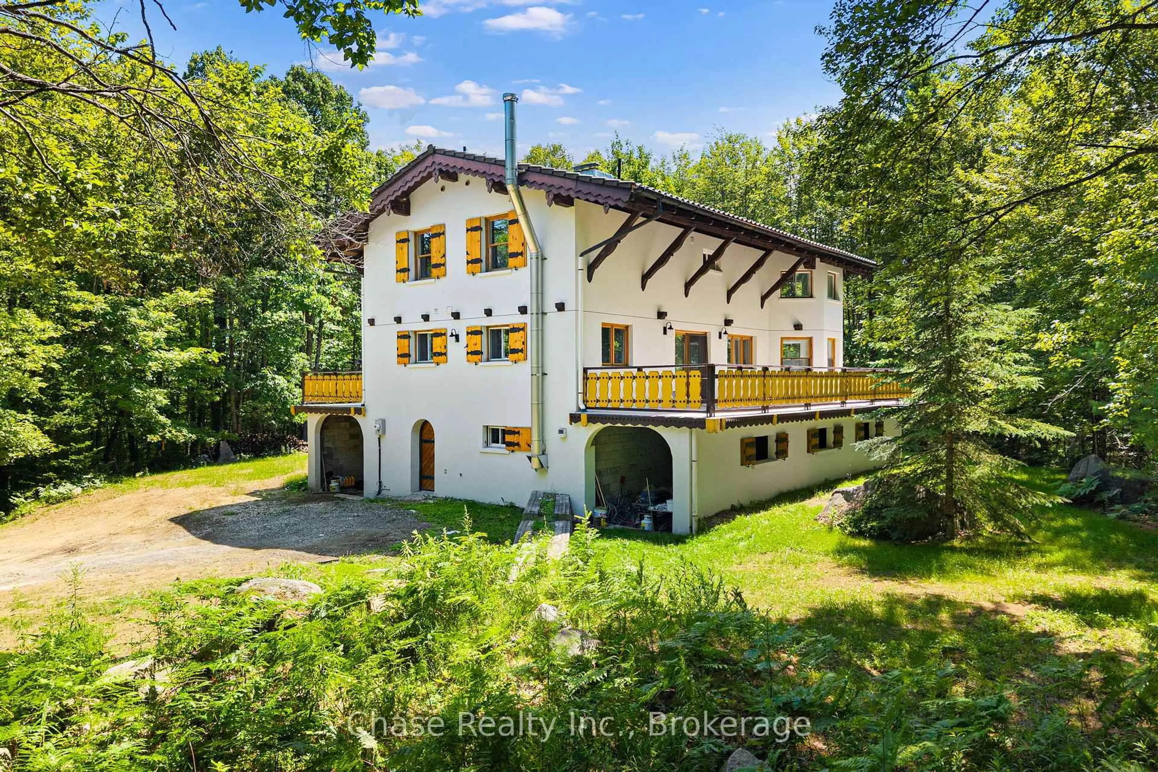 A pic from outside/outdoor area/front of a property/back of a property/a pic from drone, building for 878 DEER LAKE RD Rd, Huntsville Ontario P0B 1L0
