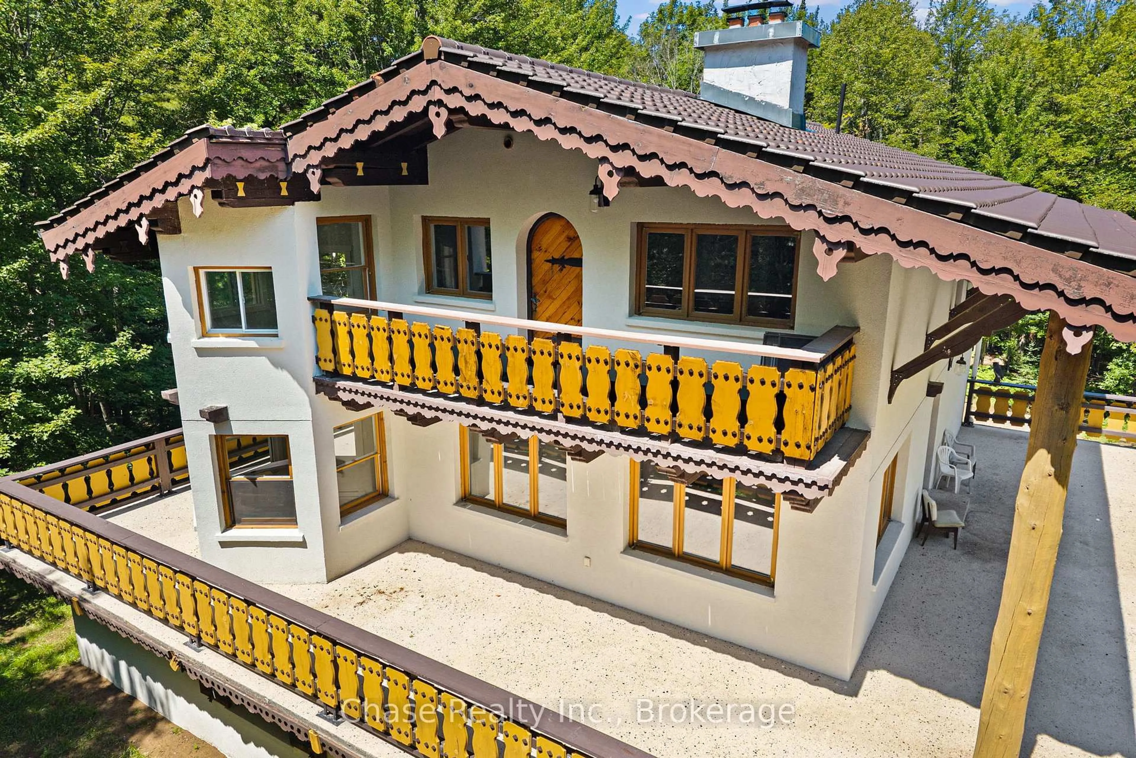 A pic from outside/outdoor area/front of a property/back of a property/a pic from drone, unknown for 878 DEER LAKE RD Rd, Huntsville Ontario P0B 1L0