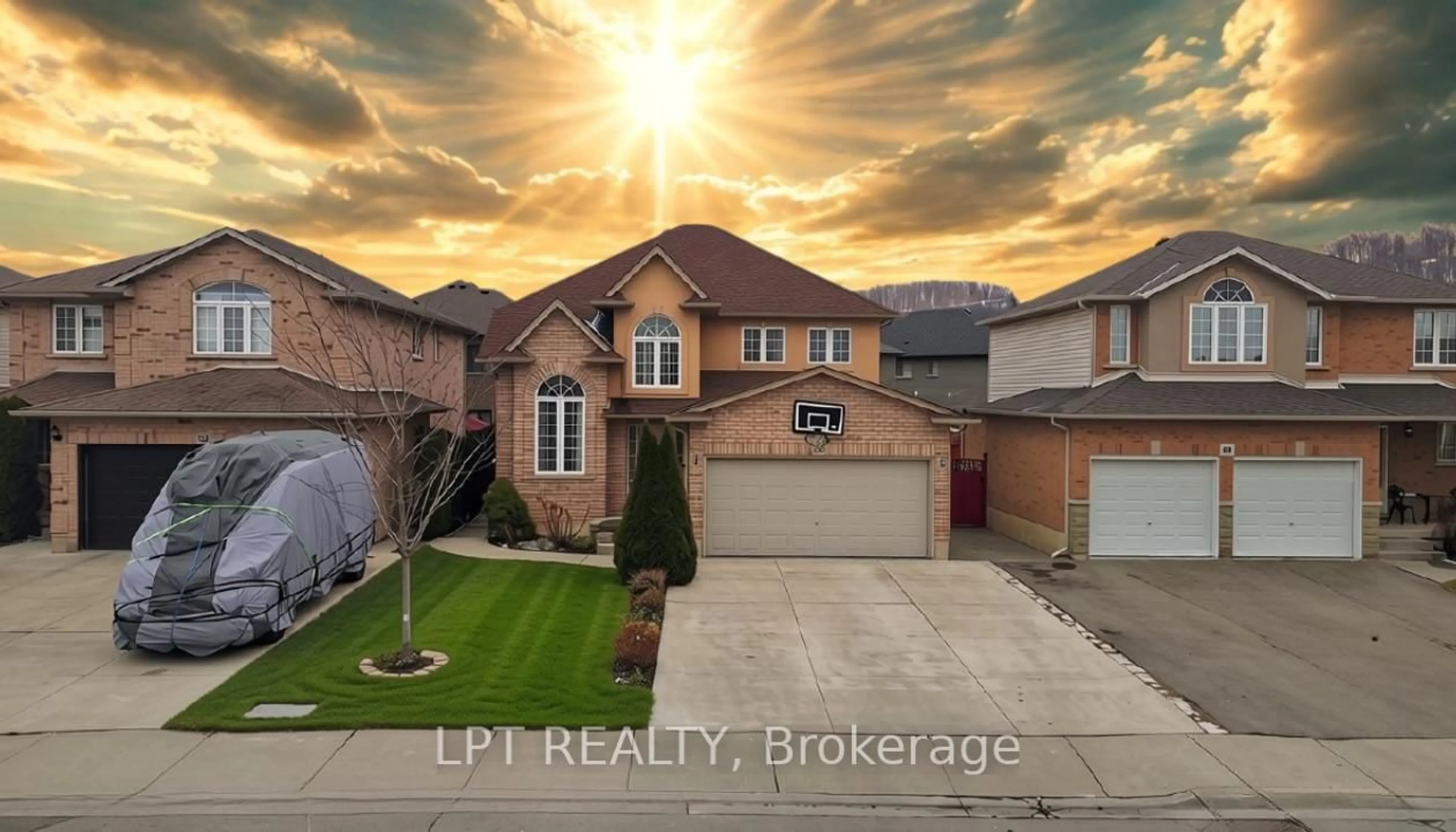 A pic from outside/outdoor area/front of a property/back of a property/a pic from drone, street for 48 Nashville Circ, Hamilton Ontario L8G 5H2