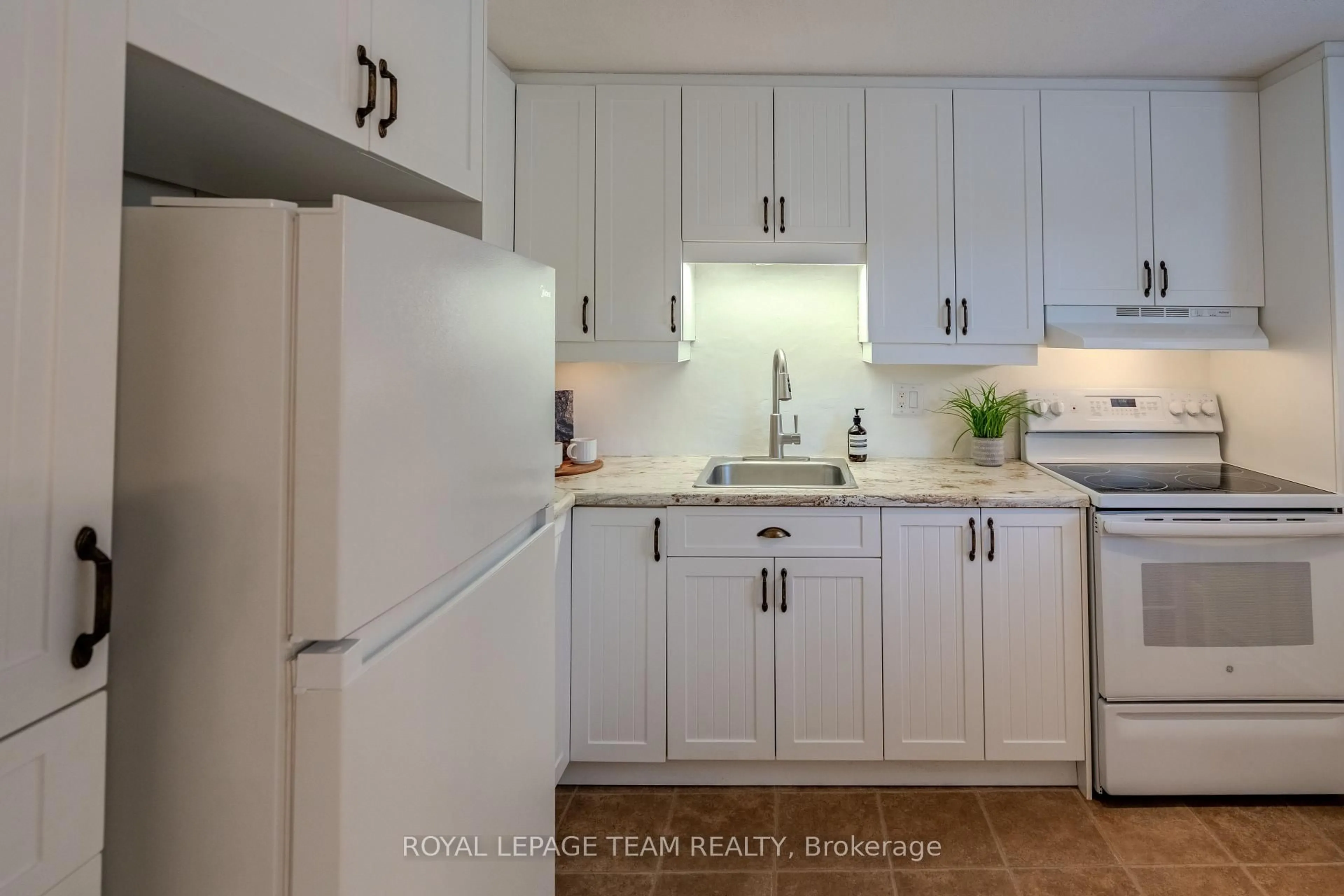 Standard kitchen, unknown for 2 Larkshire Lane #B, Ottawa Ontario K2J 1Y6