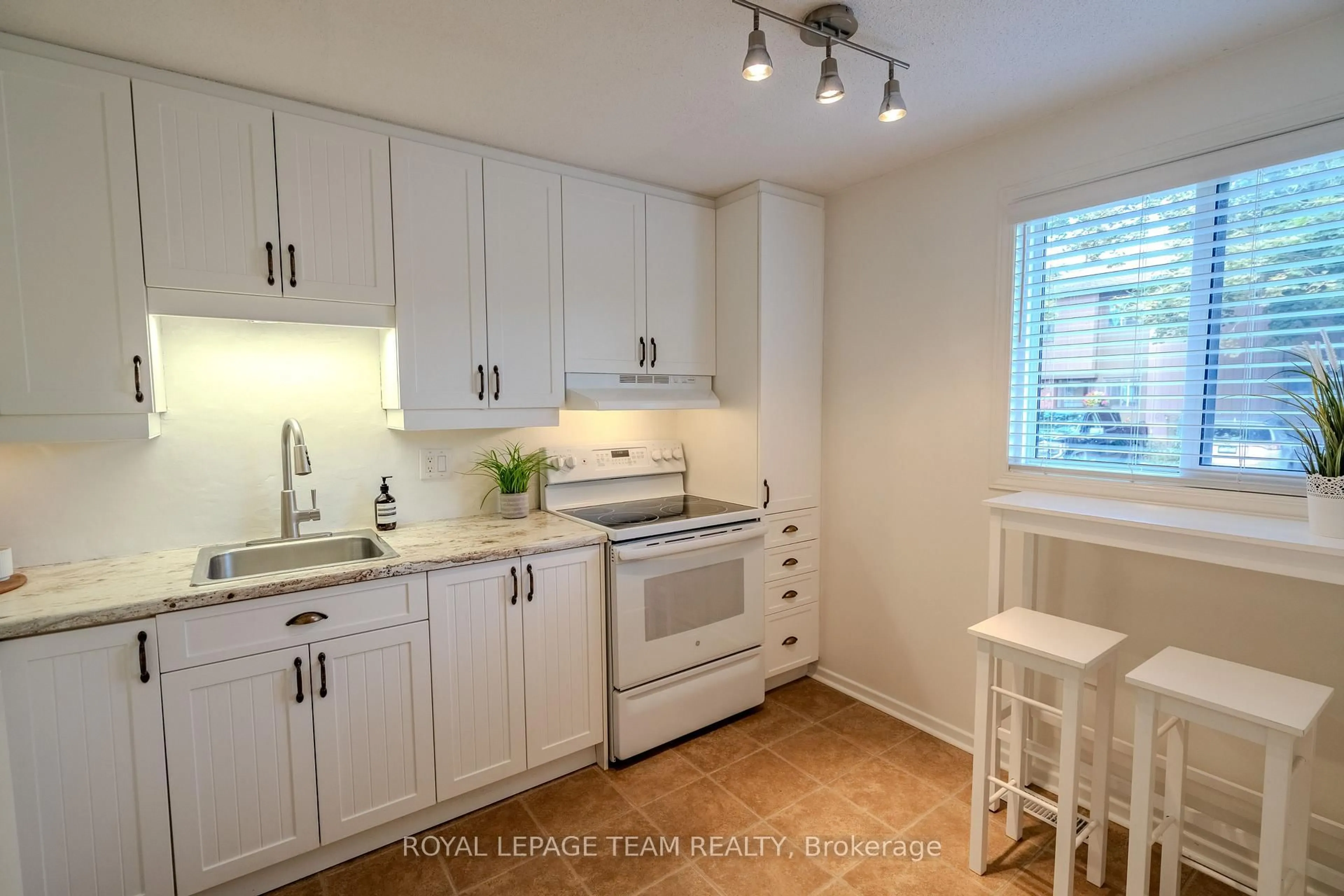 Standard kitchen, unknown for 2 Larkshire Lane #B, Ottawa Ontario K2J 1Y6