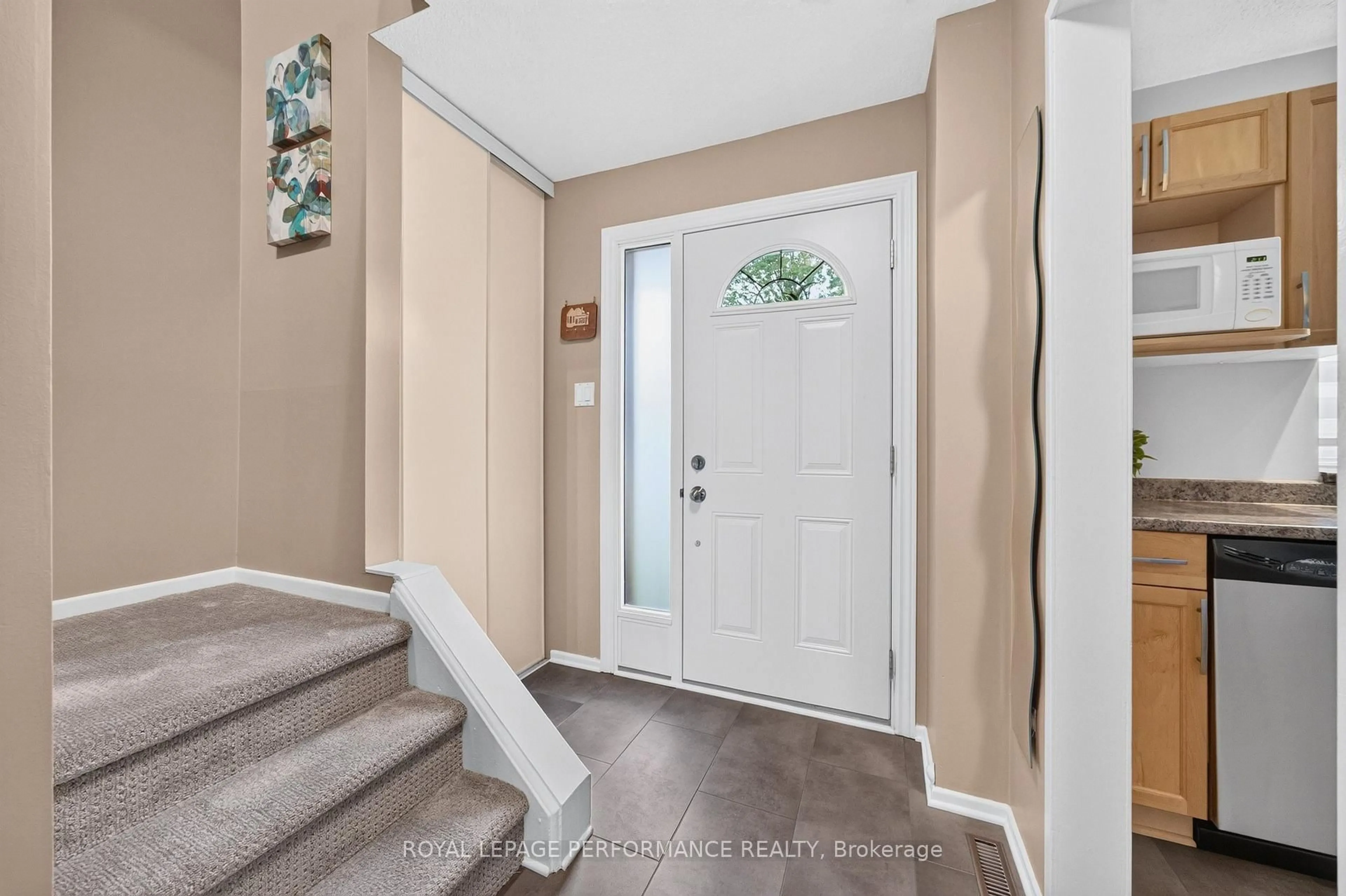 Indoor entryway for 3903E Old Richmond Rd, Ottawa Ontario K2H 8T8