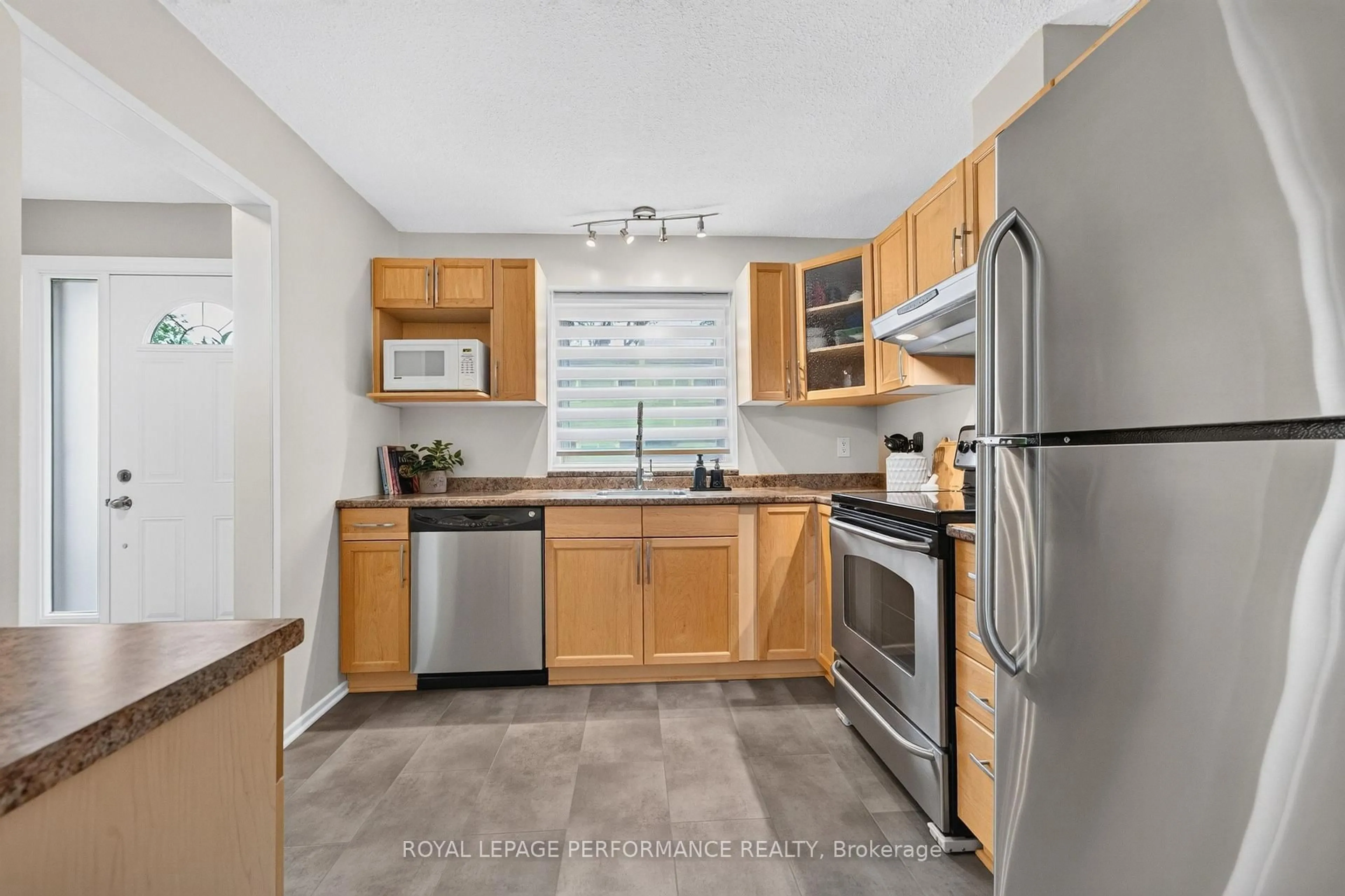 Standard kitchen, unknown for 3903E Old Richmond Rd, Ottawa Ontario K2H 8T8
