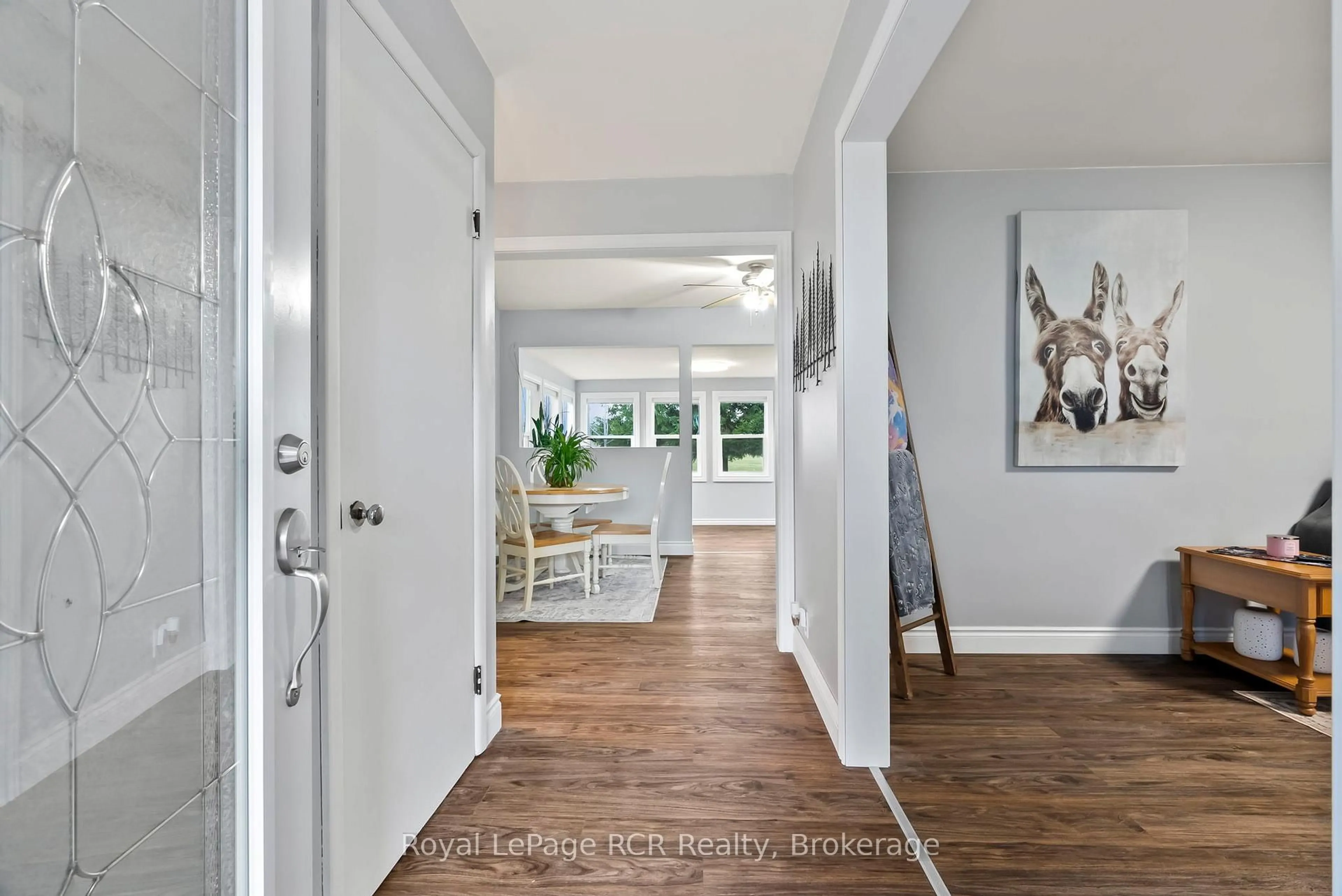 Indoor entryway for 315 2nd St, Hanover Ontario N4N 1A4