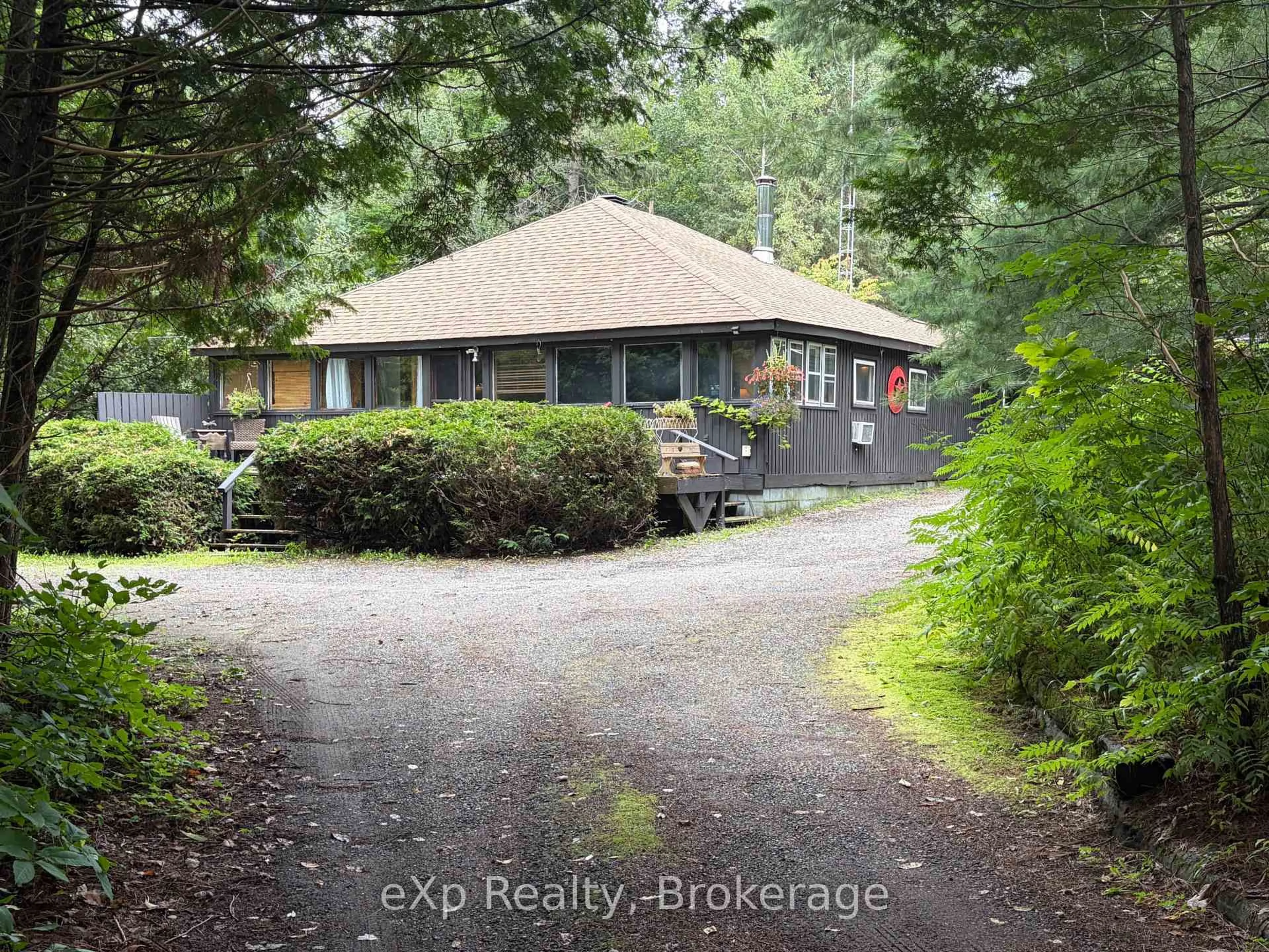 A pic from outside/outdoor area/front of a property/back of a property/a pic from drone, unknown for 1116 Springdale Park Rd, Bracebridge Ontario P1L 1W9