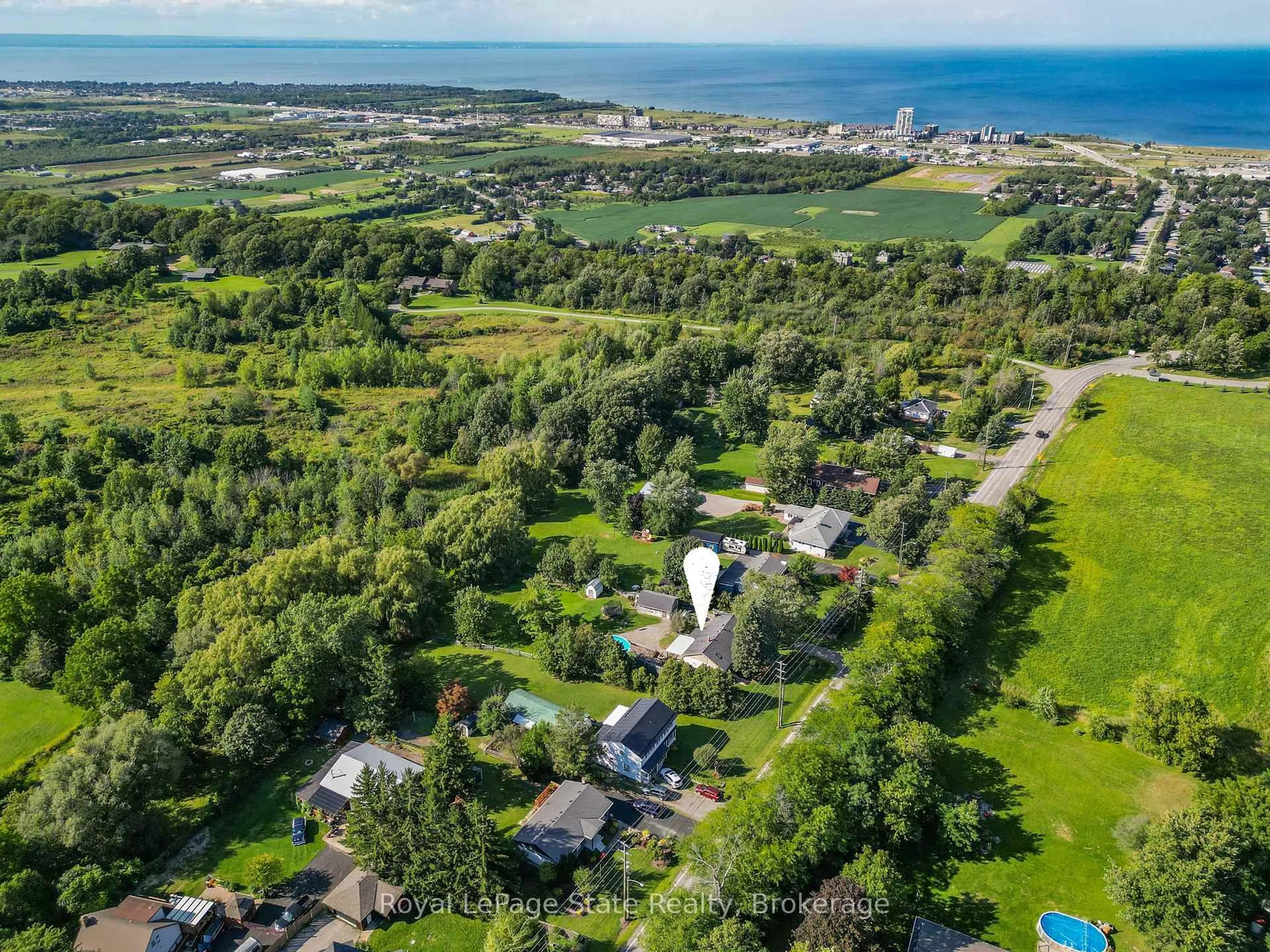 A pic from outside/outdoor area/front of a property/back of a property/a pic from drone, water/lake/river/ocean view for 124 Wolverton Rd, Grimsby Ontario L3M 4E7