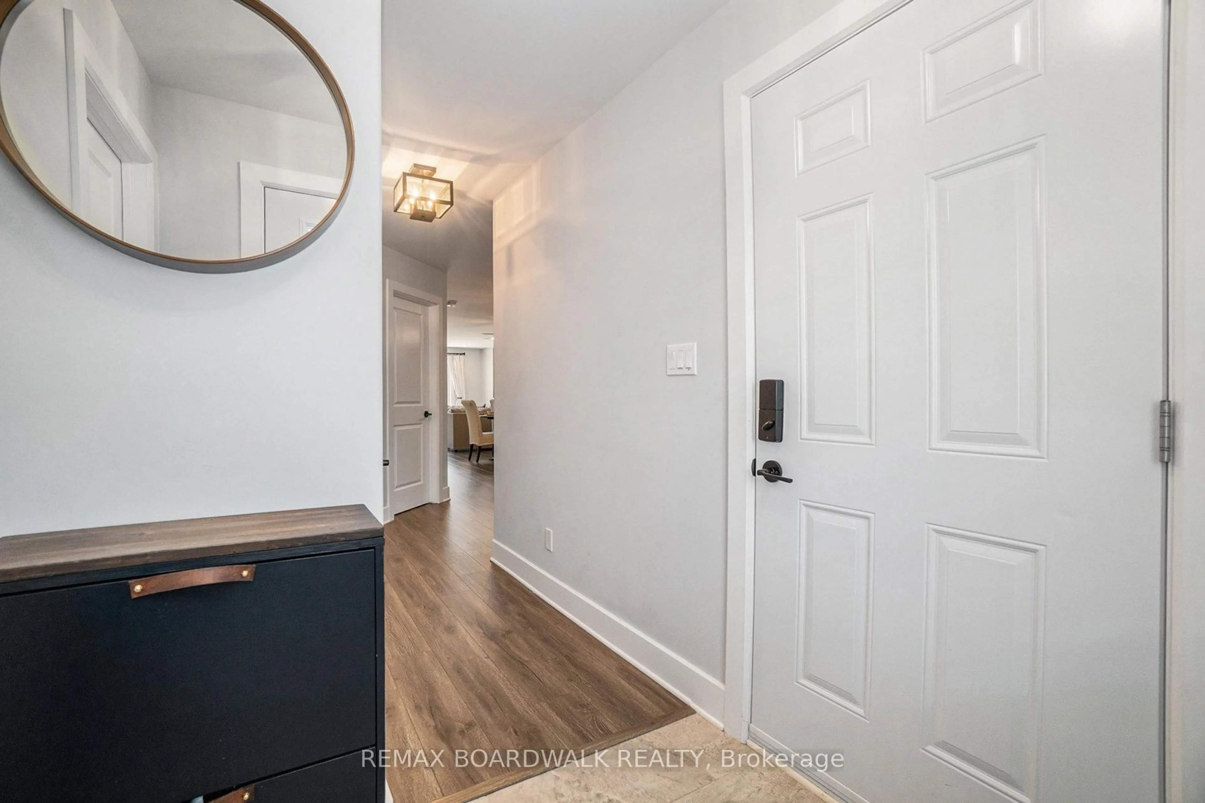 Indoor entryway for 7A Hoy St, Edwardsburgh/Cardinal Ontario K0E 1E0