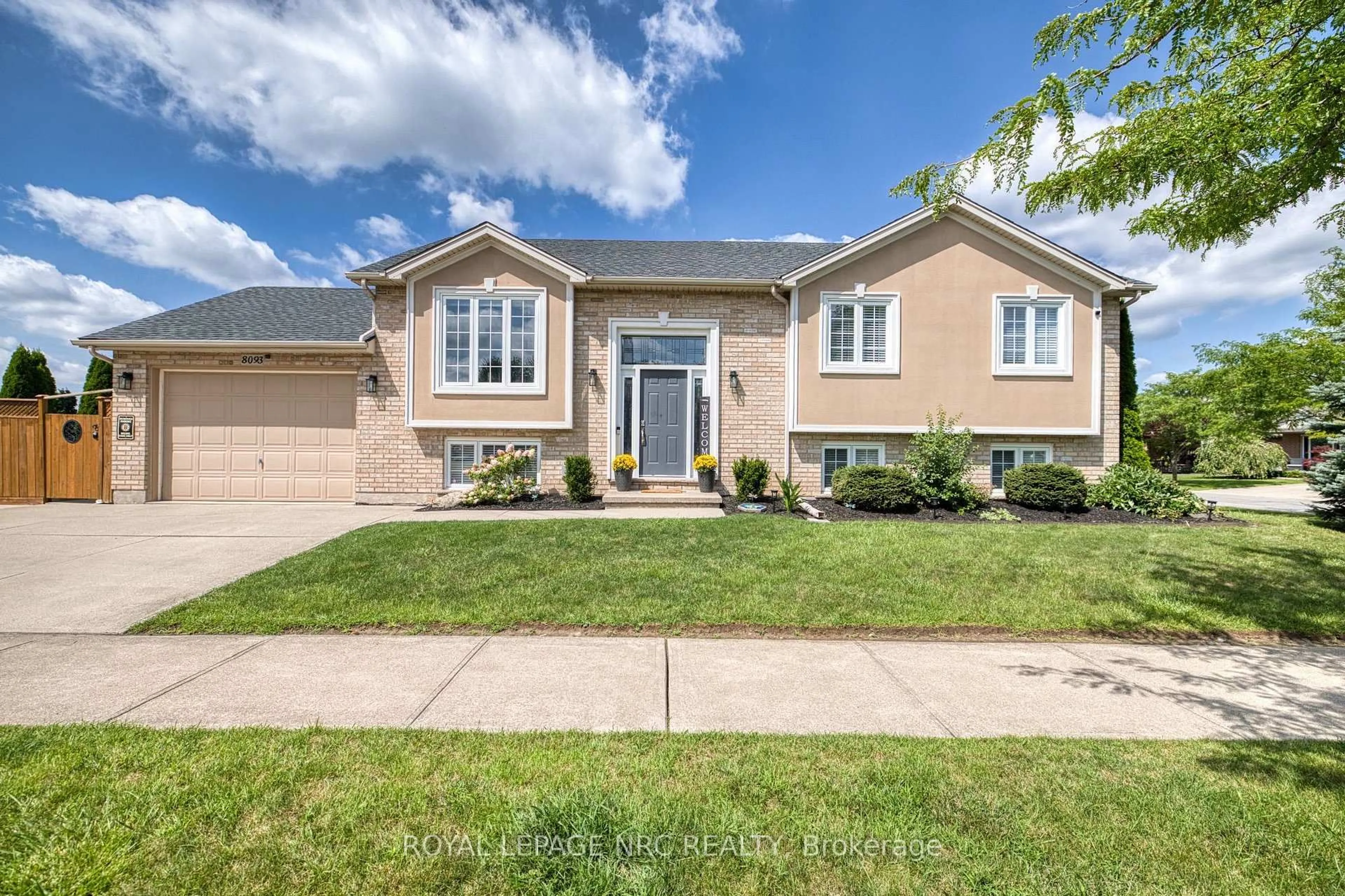 Home with vinyl exterior material, street for 8093 Beaverton Blvd, Niagara Falls Ontario L2H 3K5