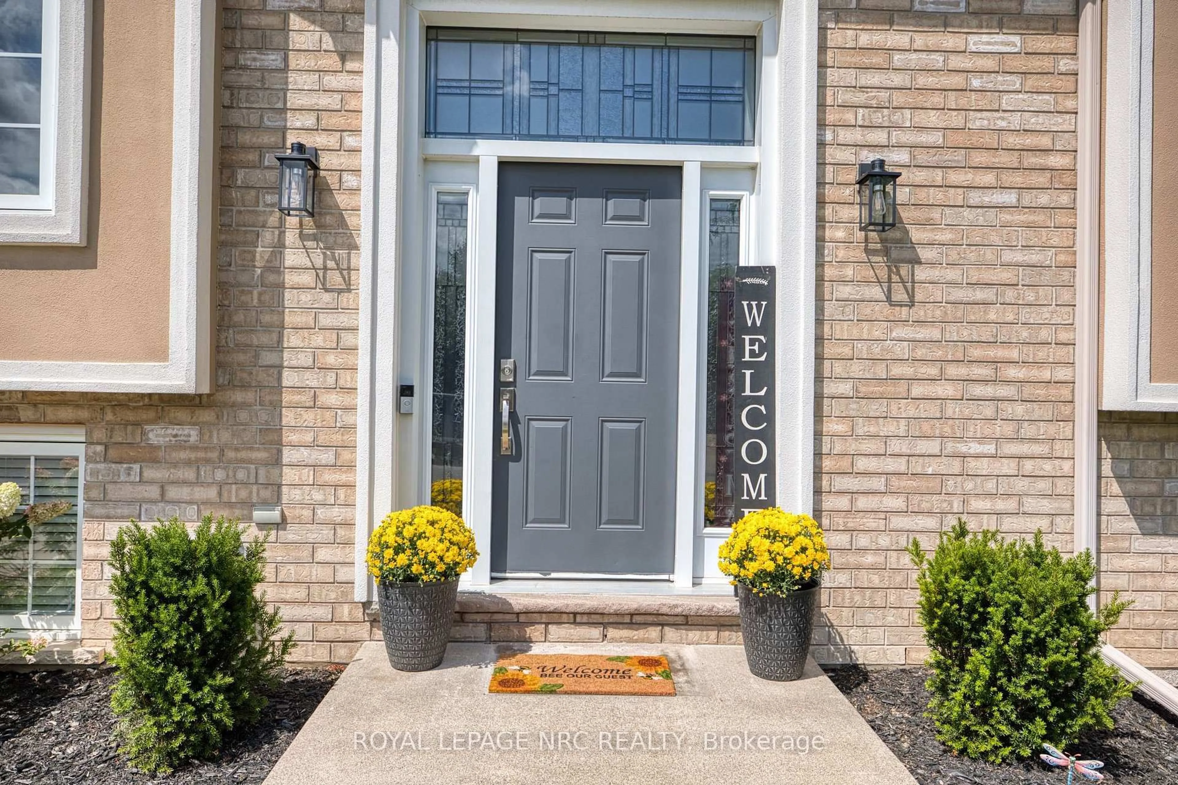Indoor entryway for 8093 Beaverton Blvd, Niagara Falls Ontario L2H 3K5