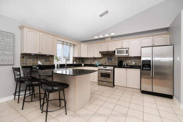 8093 Beaverton Blvd, Niagara Falls 5