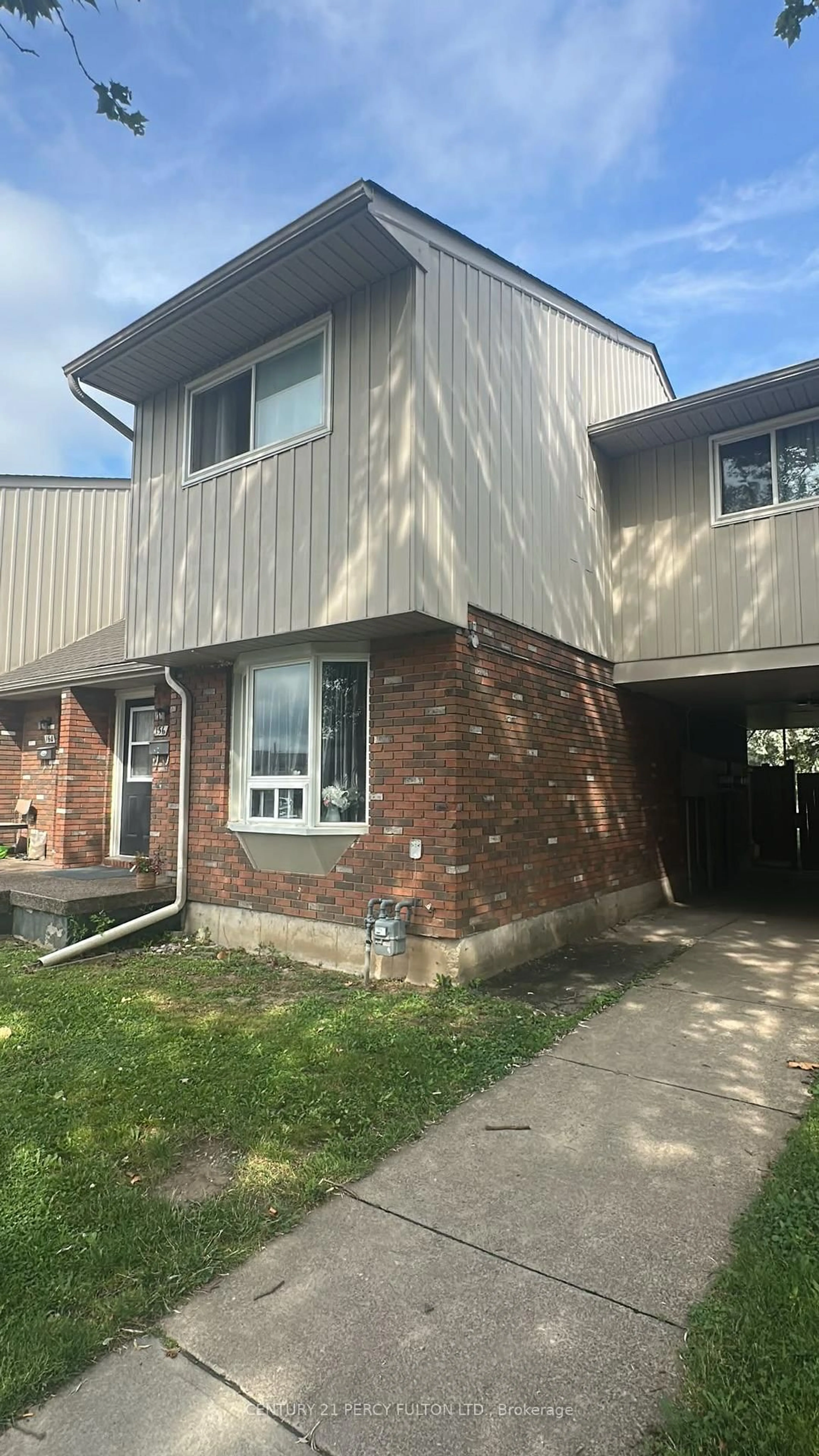 Home with brick exterior material, street for 100 Brownleigh Ave #164, Welland Ontario L3B 5V8