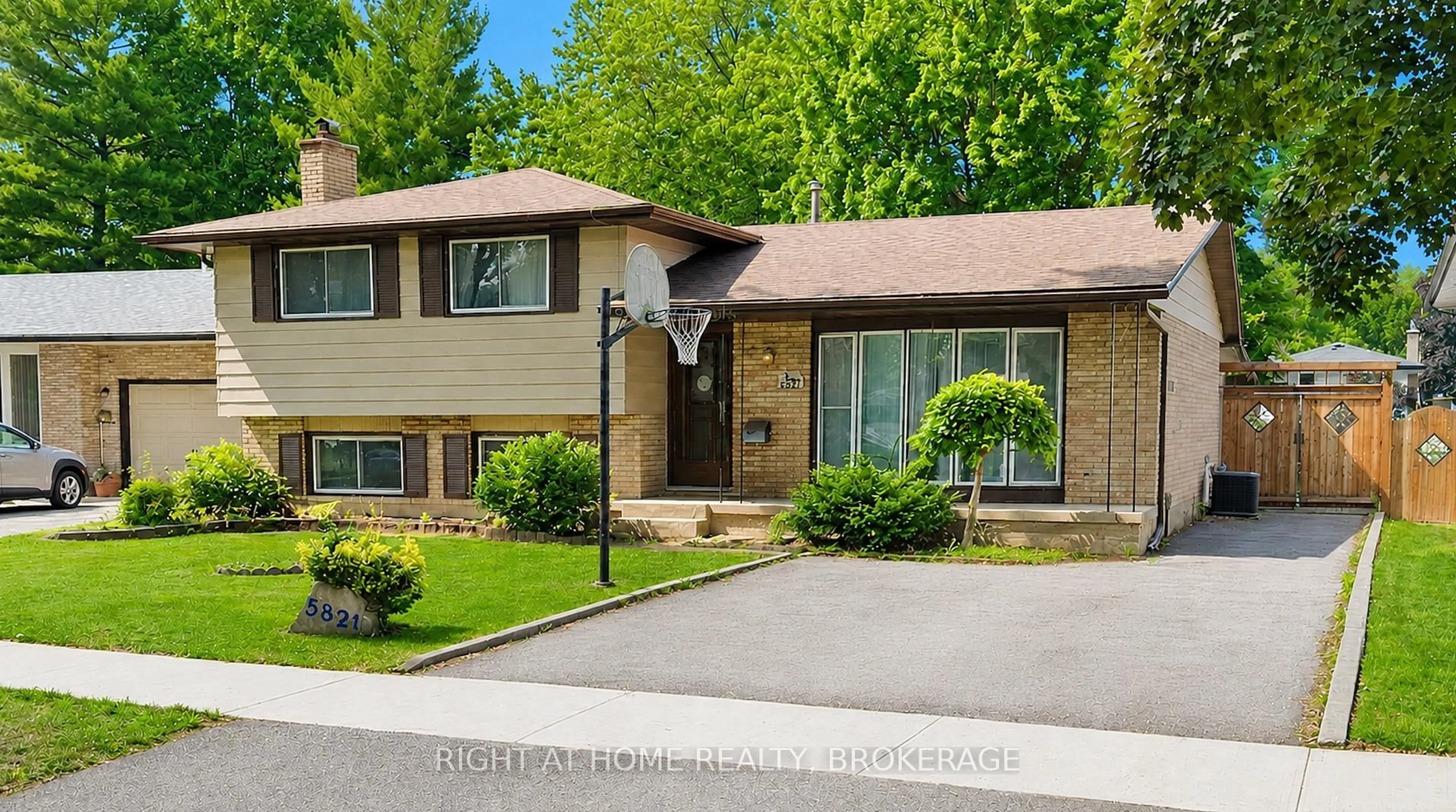 Home with brick exterior material, street for 5821 Theresa St, Niagara Falls Ontario L2J 2A2