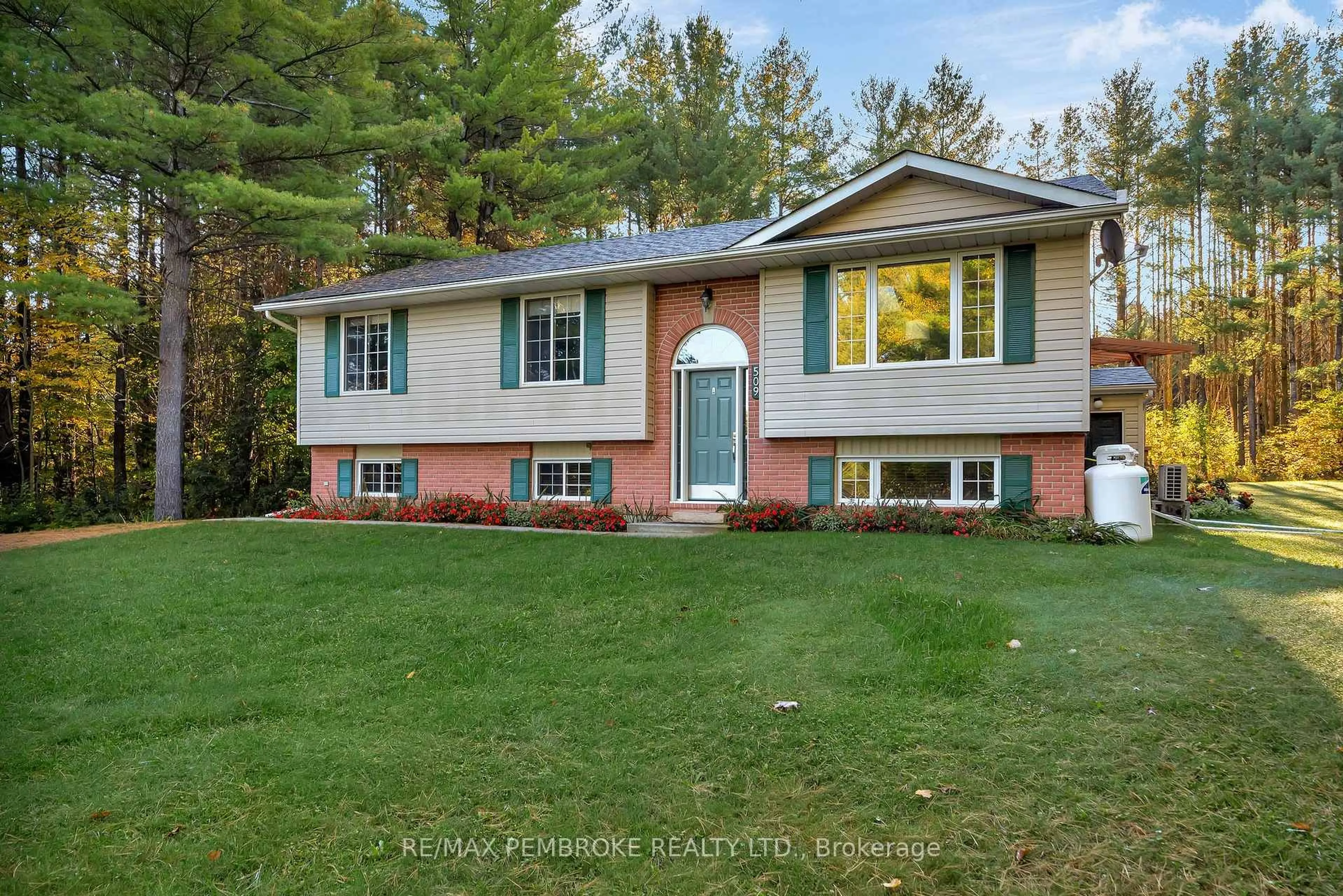 Home with vinyl exterior material, street for 509 Concession 2 Rd, Trent Hills Ontario K0K 3K0