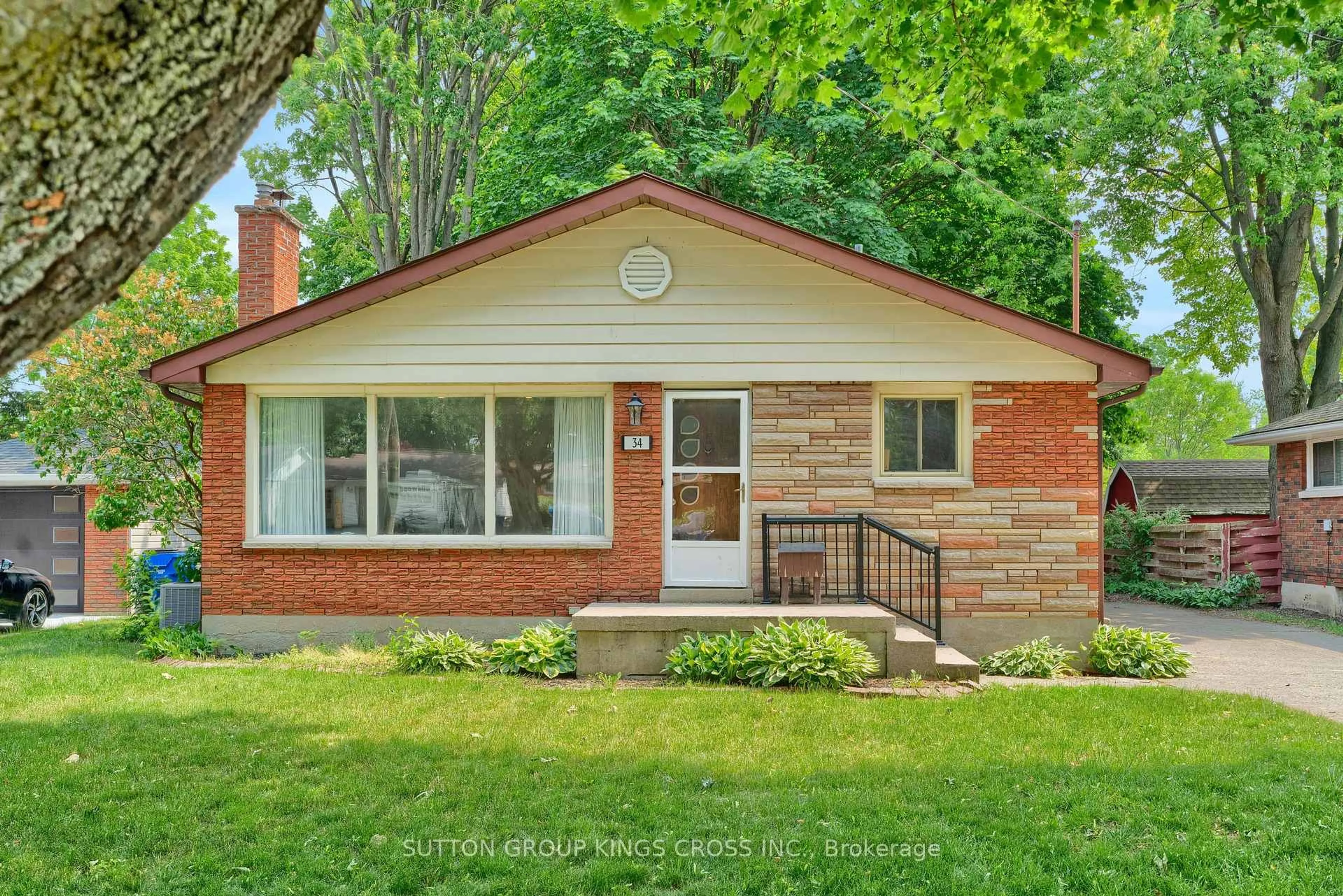 Home with brick exterior material, street for 34 Hillcrest Ave, Chatham-Kent Ontario N7M 4E7