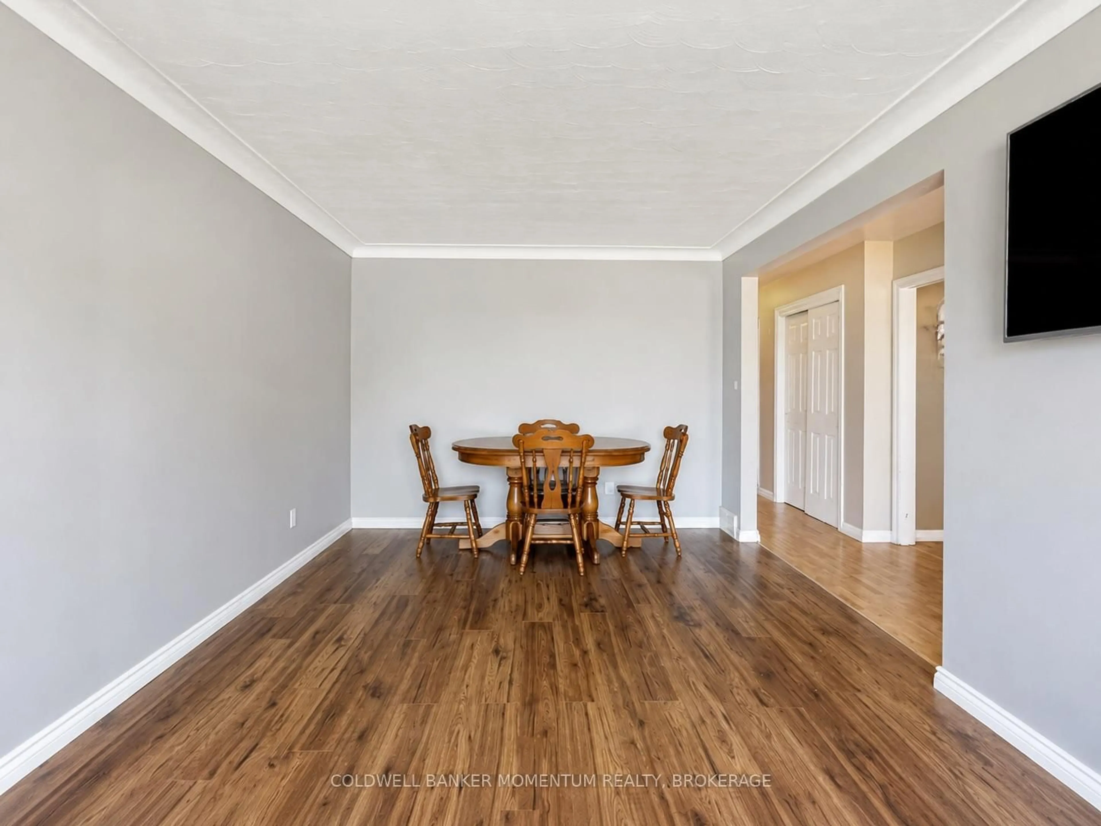 Dining room, wood/laminate floor for 3364 Culp Rd, Lincoln Ontario L0R 2E0